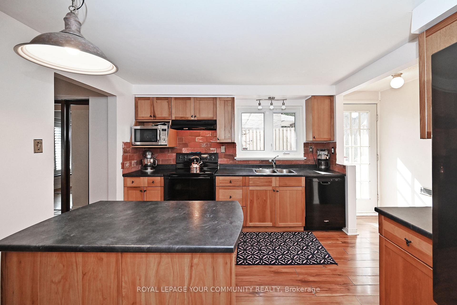 Photo 15 of 88 Hill Drive, Aurora, Aurora Heights — HOMEH