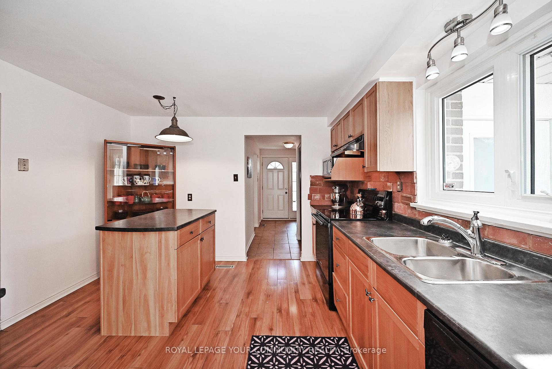 Photo 7 of 88 Hill Drive, Aurora, Aurora Heights — HOMEH
