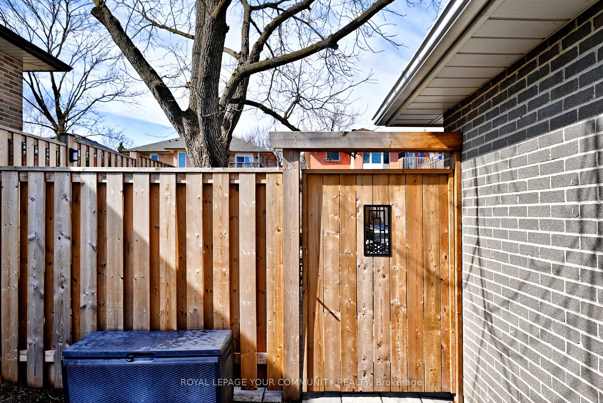 Photo 24 of 88 Hill Drive, Aurora, Aurora Heights — HOMEH