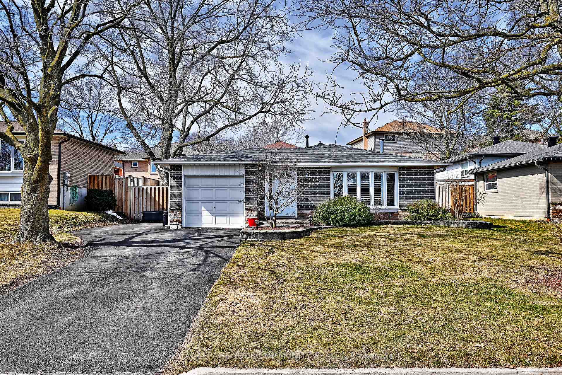 Photo 29 of 88 Hill Drive, Aurora, Aurora Heights — HOMEH