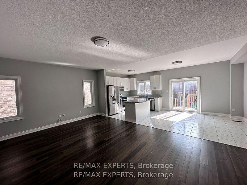 Photo 2 of 1273 Peelar Crescent, Innisfil, Lefroy — HOMEH