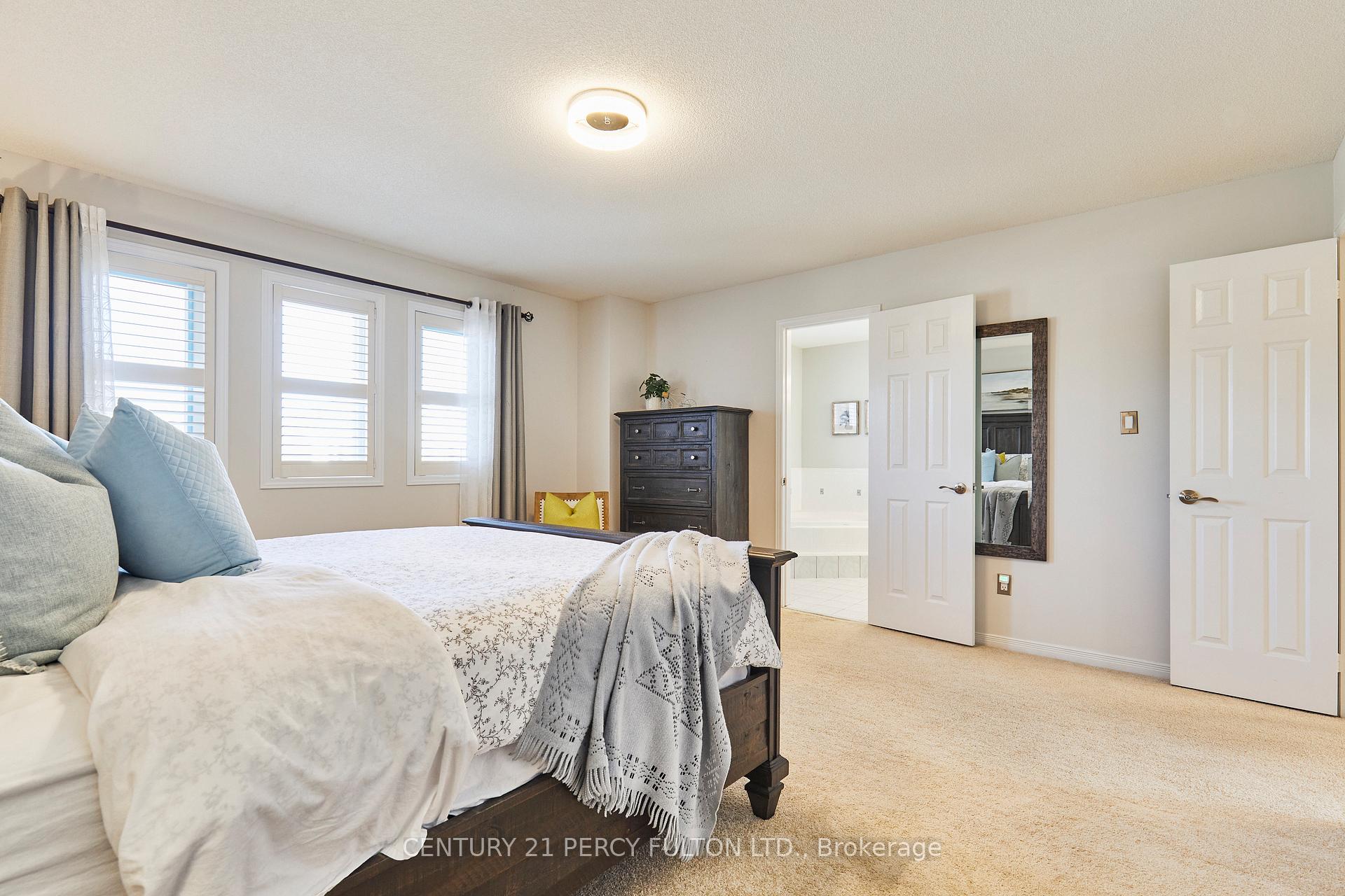Photo 8 of 11 Gill Crescent, Ajax, Central West — HOMEH