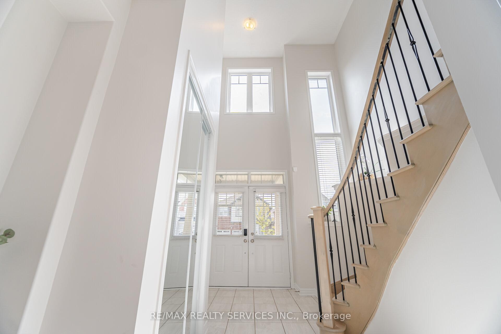 Photo 2 of 34 Jemima Road, Brampton, Northwest Brampton — HOMEH