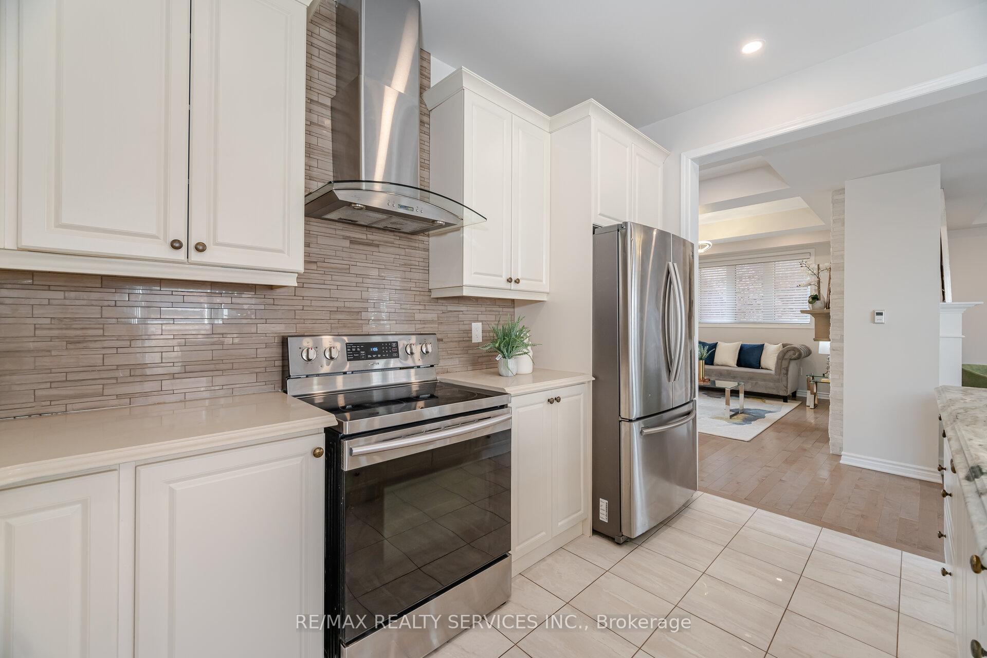 Photo 4 of 34 Jemima Road, Brampton, Northwest Brampton — HOMEH