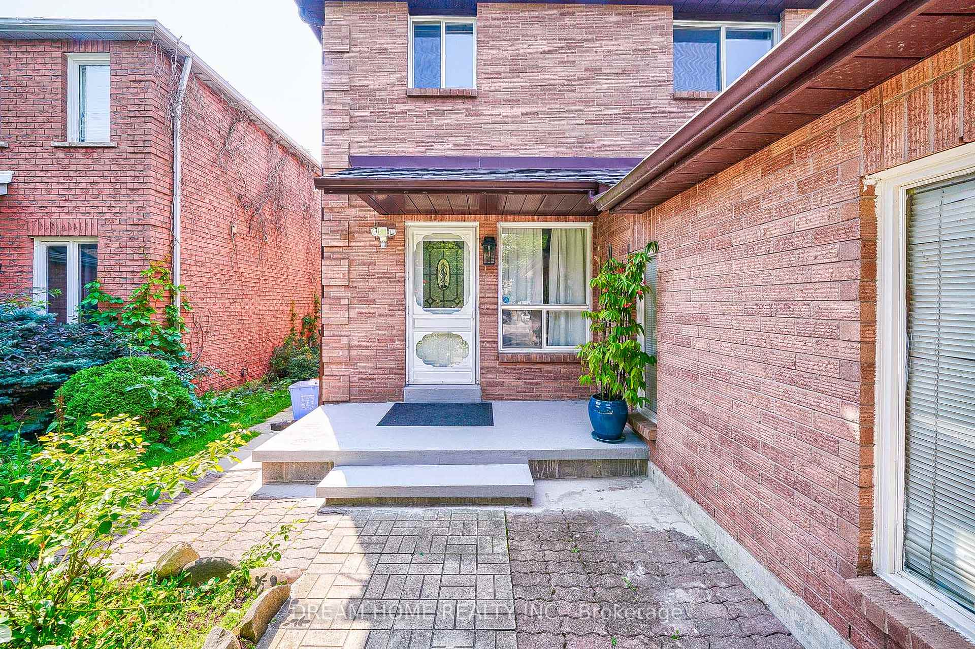 Photo 5 of 53 Delaney Crescent, Barrie, Northwest — HOMEH