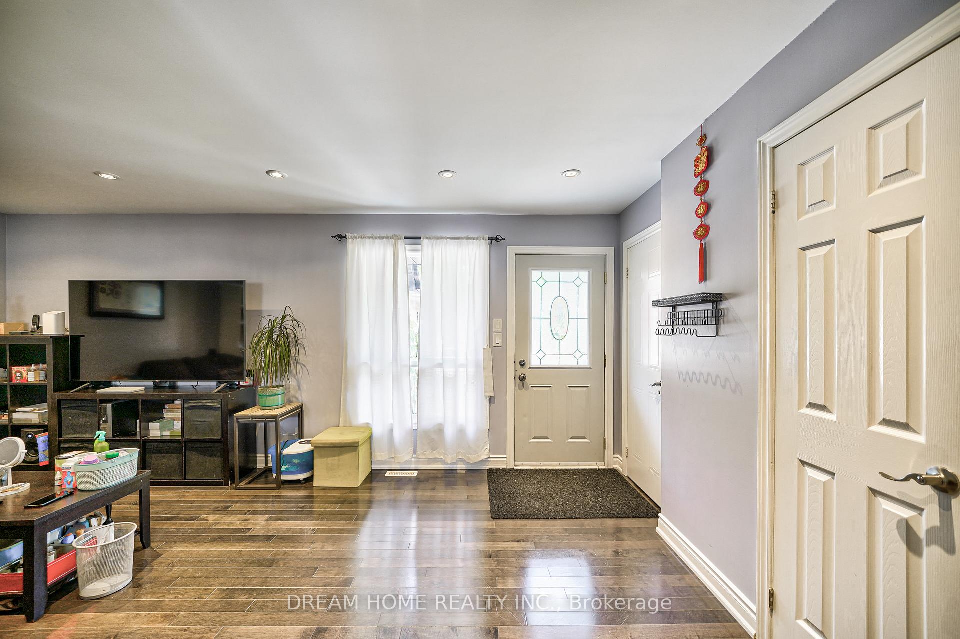 Photo 2 of 53 Delaney Crescent, Barrie, Northwest — HOMEH