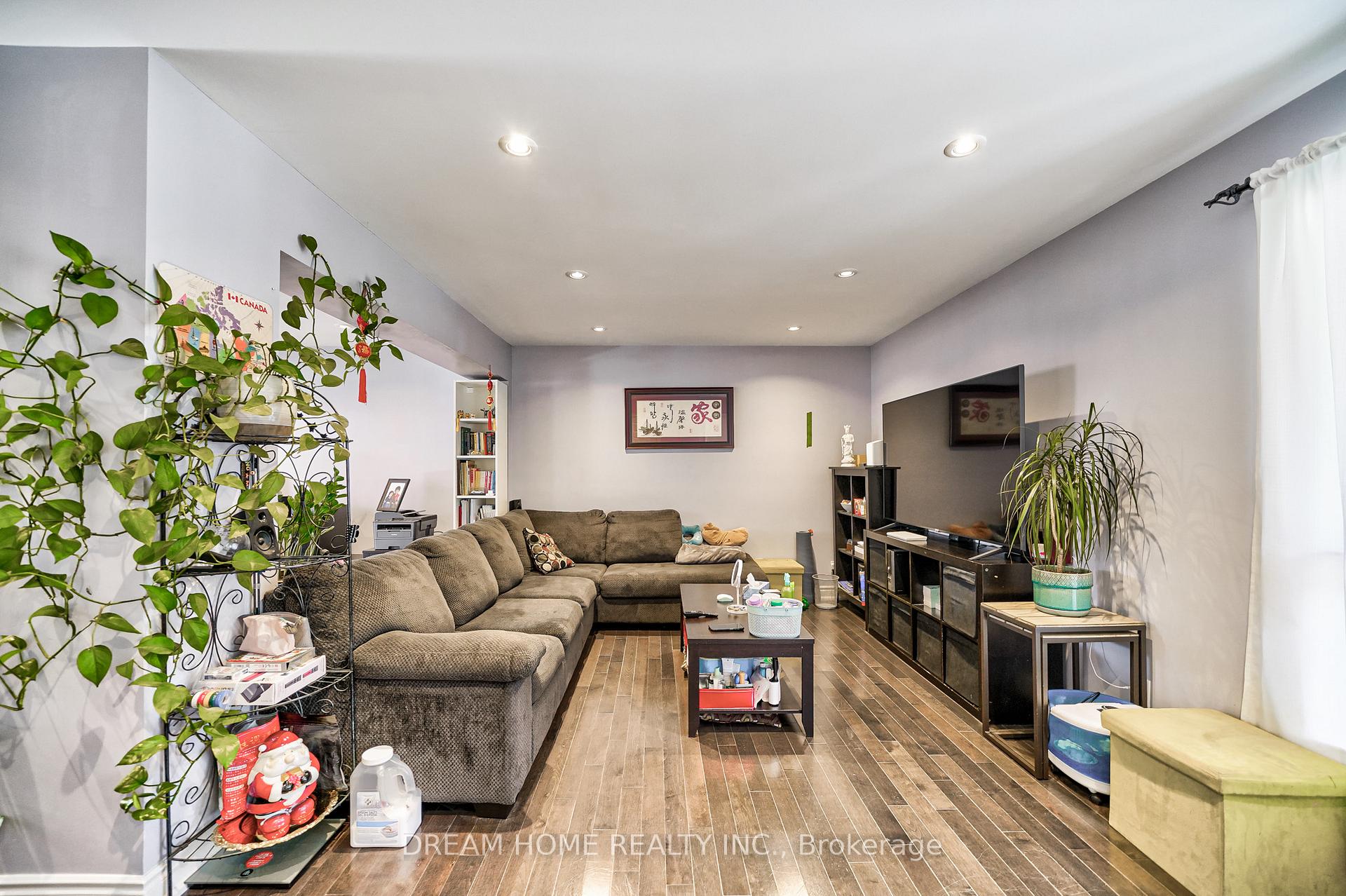 Photo 8 of 53 Delaney Crescent, Barrie, Northwest — HOMEH