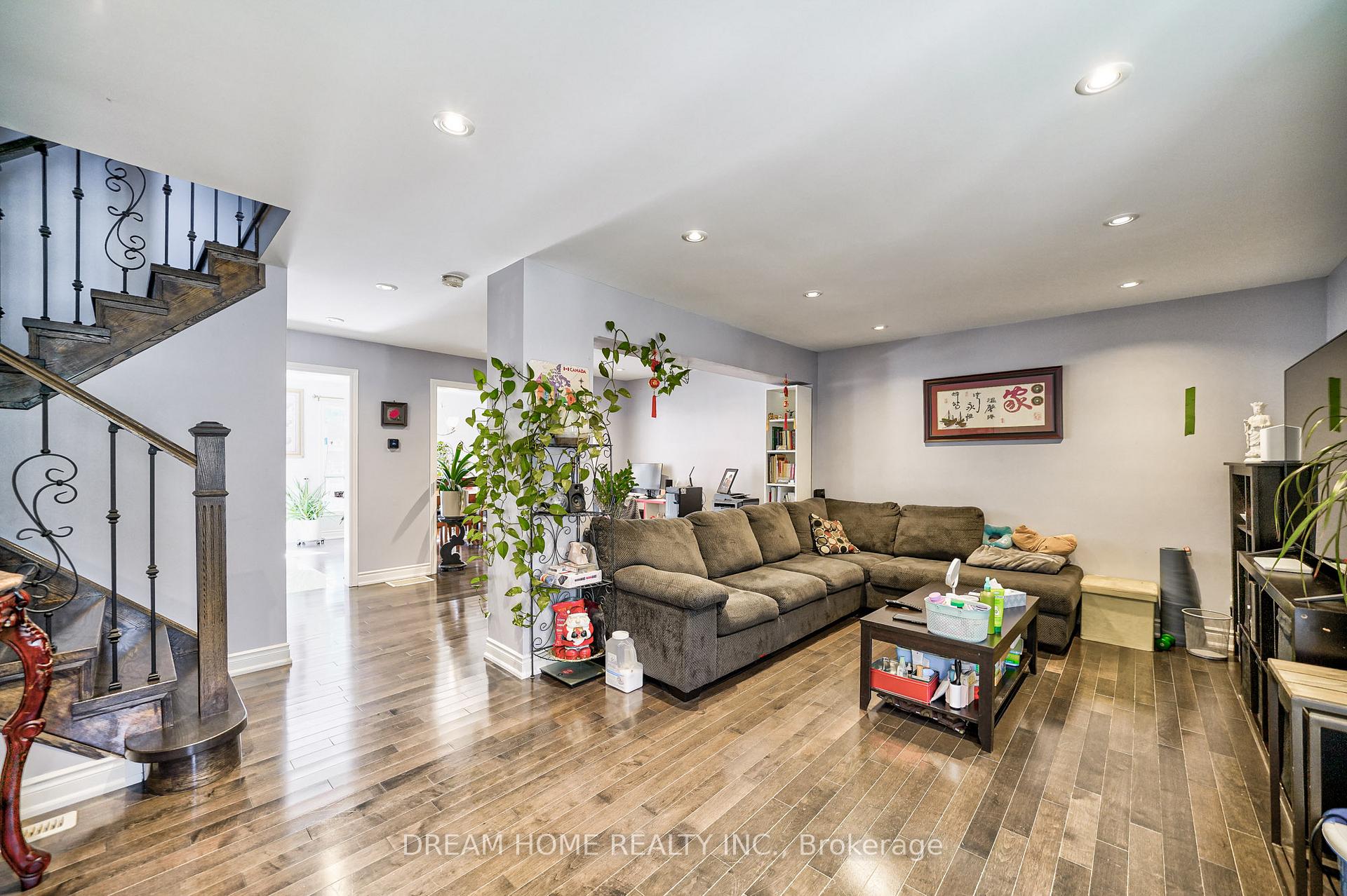 Photo 23 of 53 Delaney Crescent, Barrie, Northwest — HOMEH