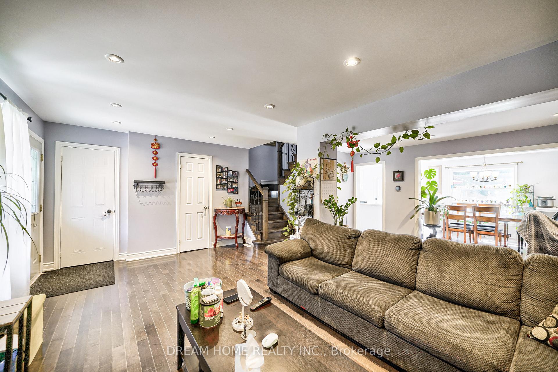 Photo 6 of 53 Delaney Crescent, Barrie, Northwest — HOMEH