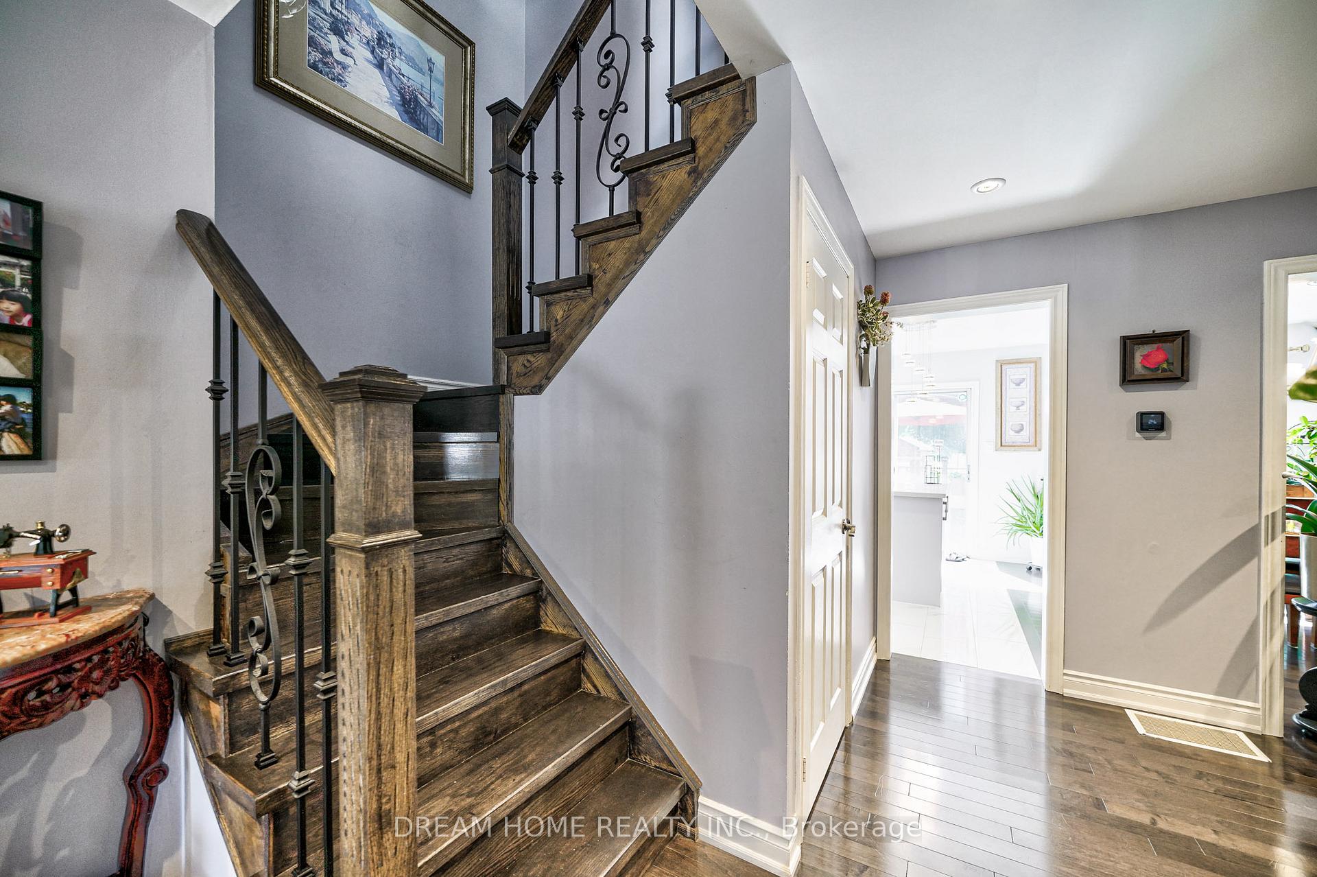 Photo 4 of 53 Delaney Crescent, Barrie, Northwest — HOMEH