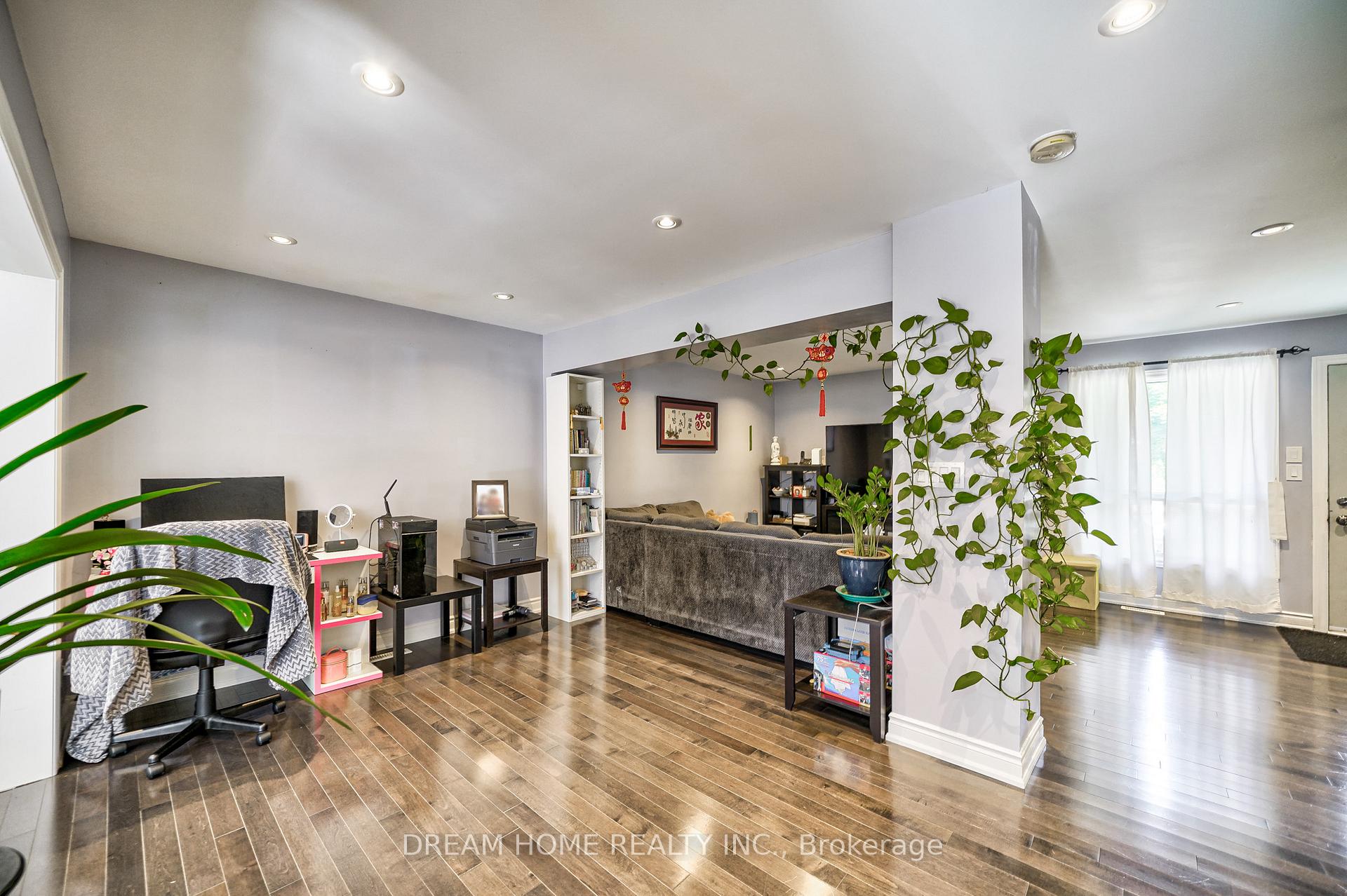 Photo 11 of 53 Delaney Crescent, Barrie, Northwest — HOMEH