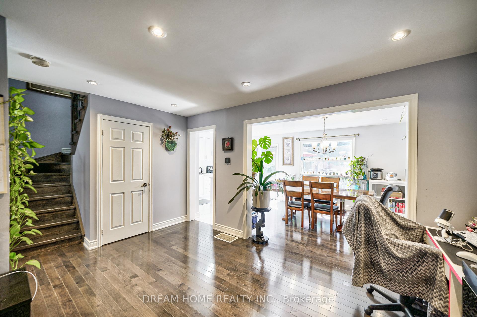 Photo 7 of 53 Delaney Crescent, Barrie, Northwest — HOMEH
