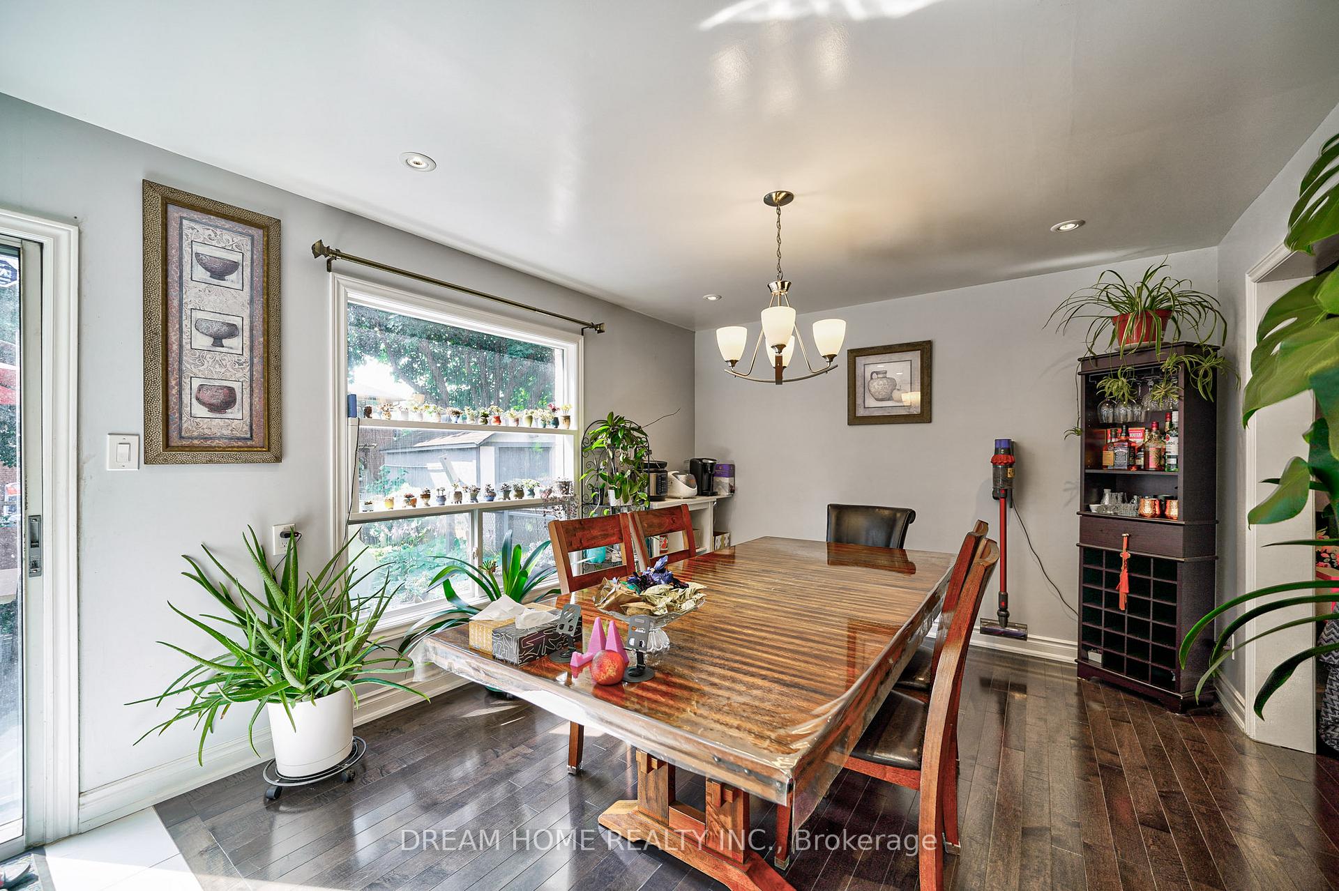 Photo 9 of 53 Delaney Crescent, Barrie, Northwest — HOMEH