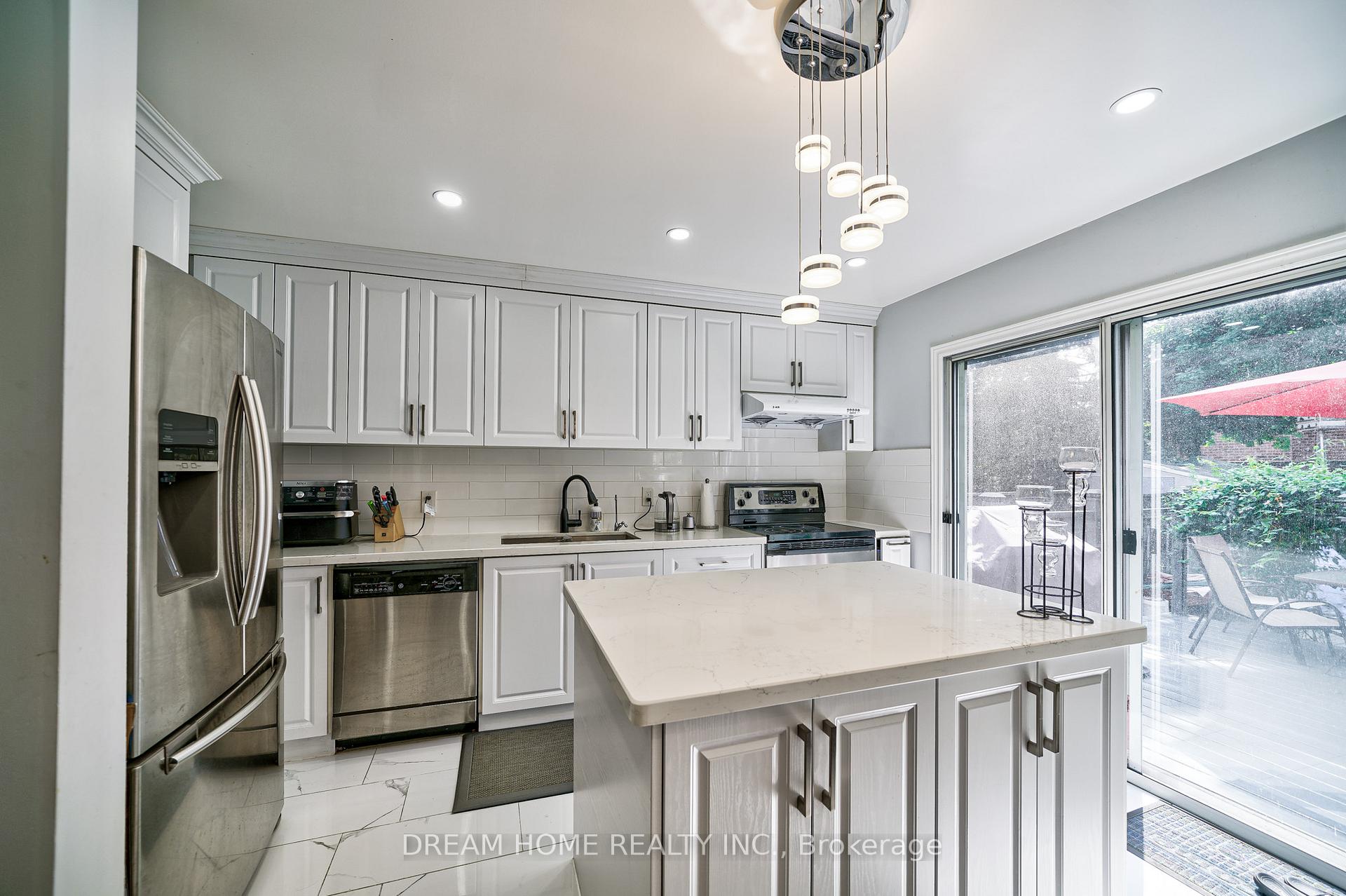 Photo 12 of 53 Delaney Crescent, Barrie, Northwest — HOMEH