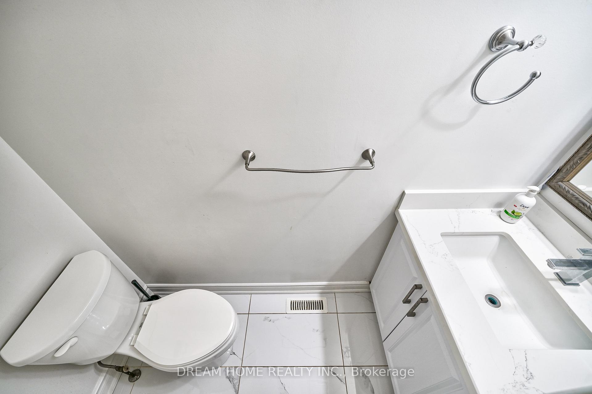 Photo 16 of 53 Delaney Crescent, Barrie, Northwest — HOMEH