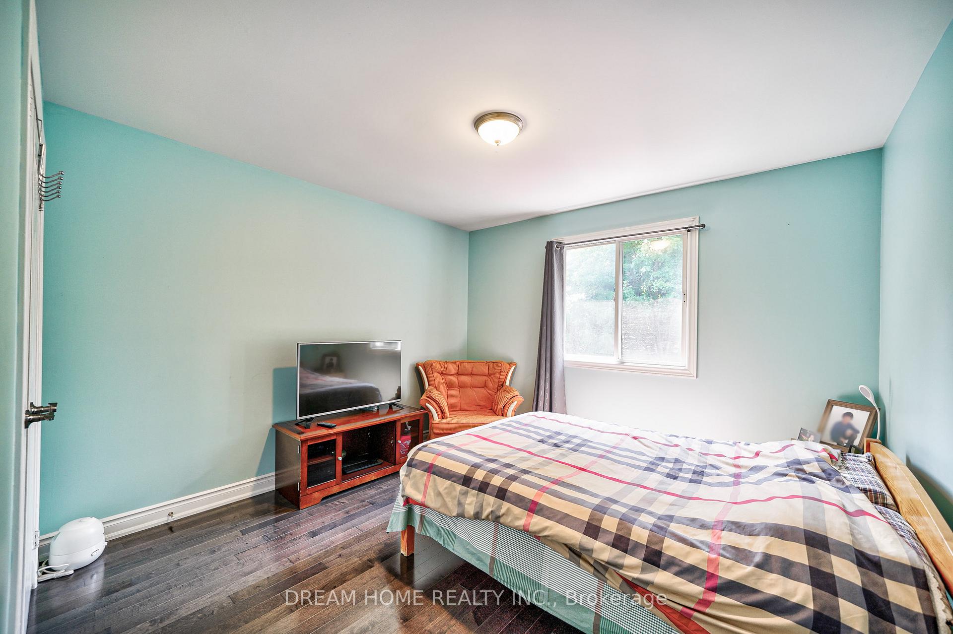 Photo 22 of 53 Delaney Crescent, Barrie, Northwest — HOMEH