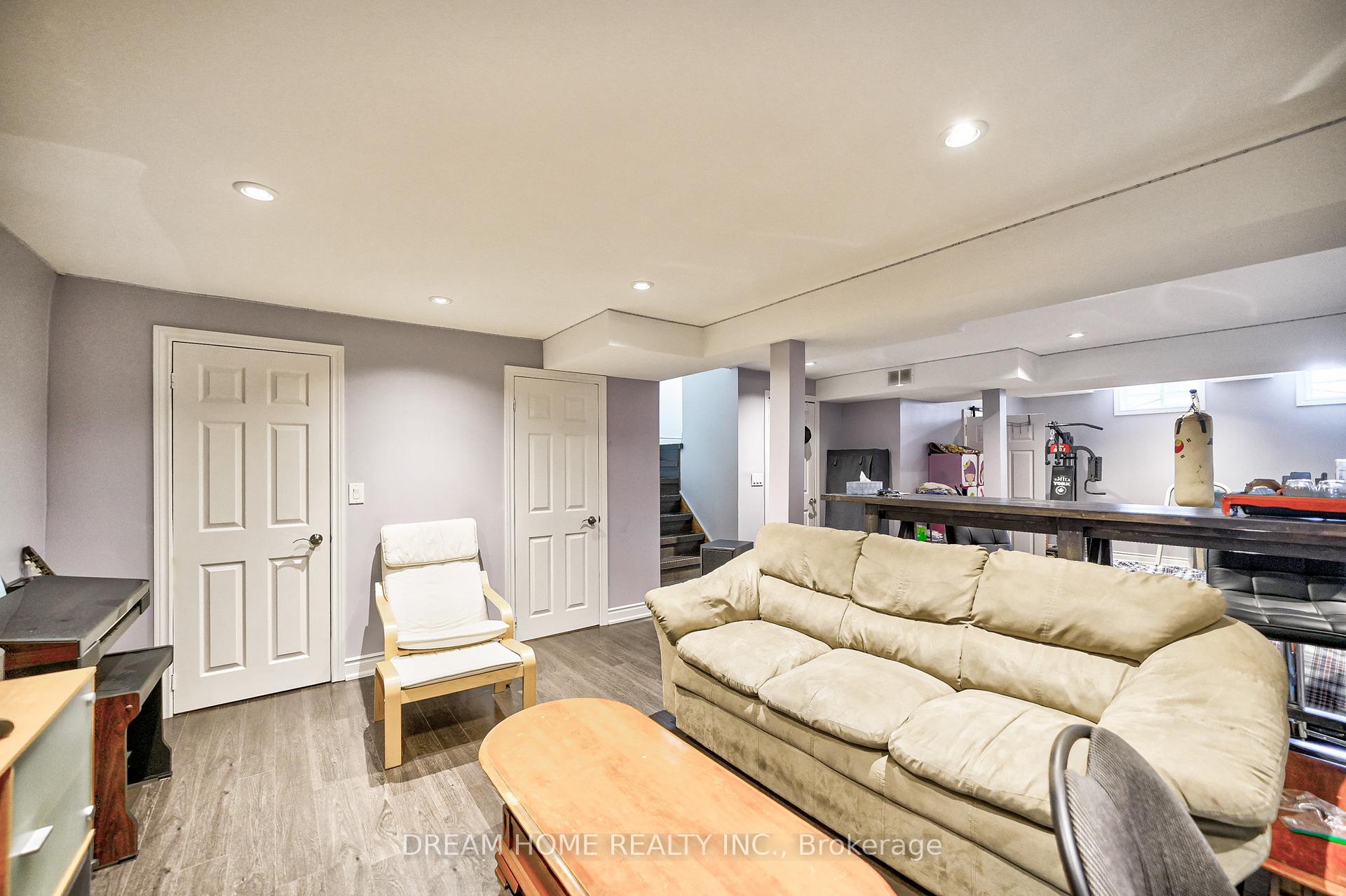 Photo 19 of 53 Delaney Crescent, Barrie, Northwest — HOMEH