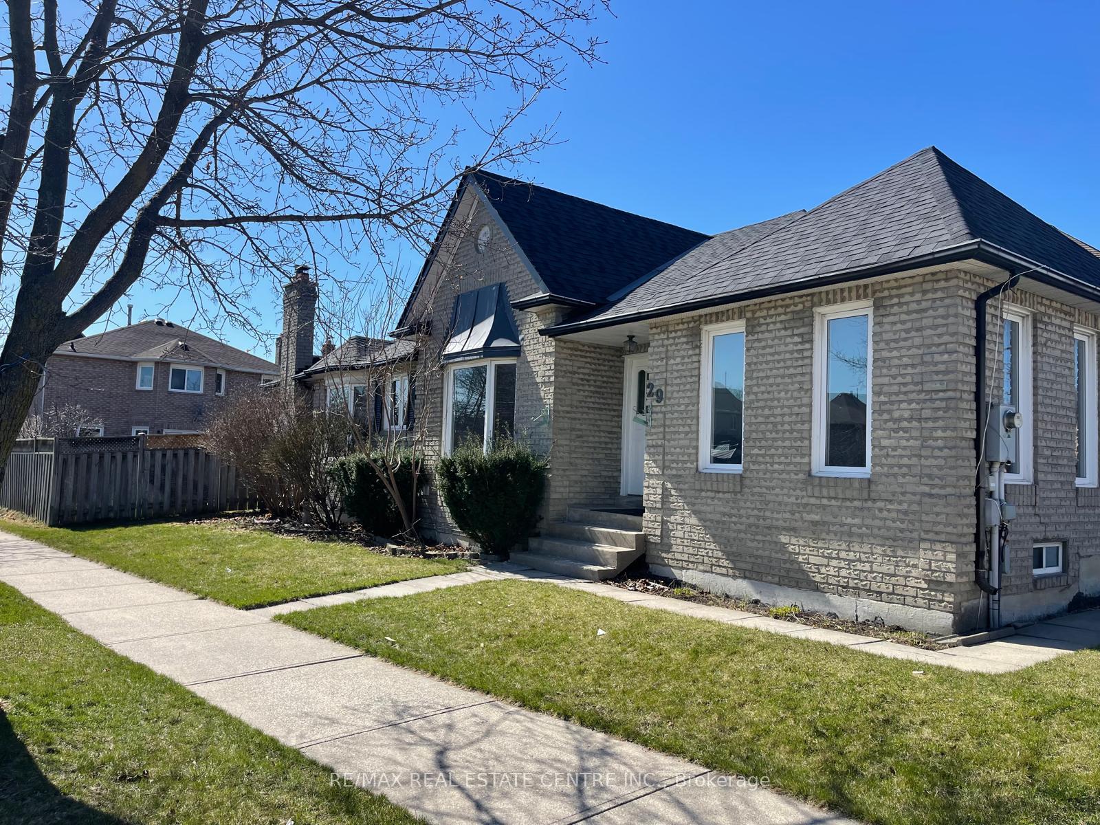 Photo 3 of 29 Halldorson Trail, Brampton, Fletcher's Creek South — HOMEH