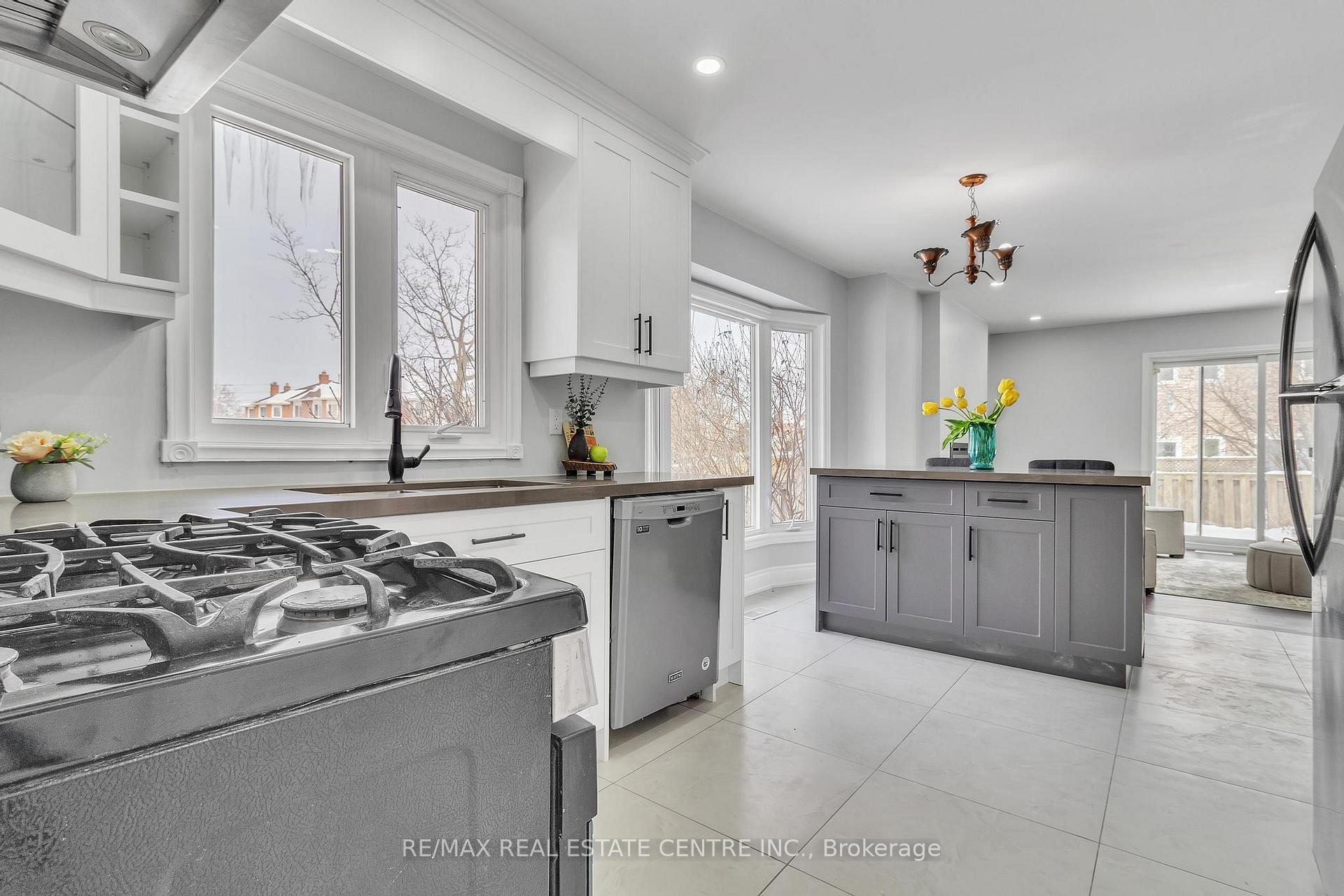 Photo 11 of 29 Halldorson Trail, Brampton, Fletcher's Creek South — HOMEH