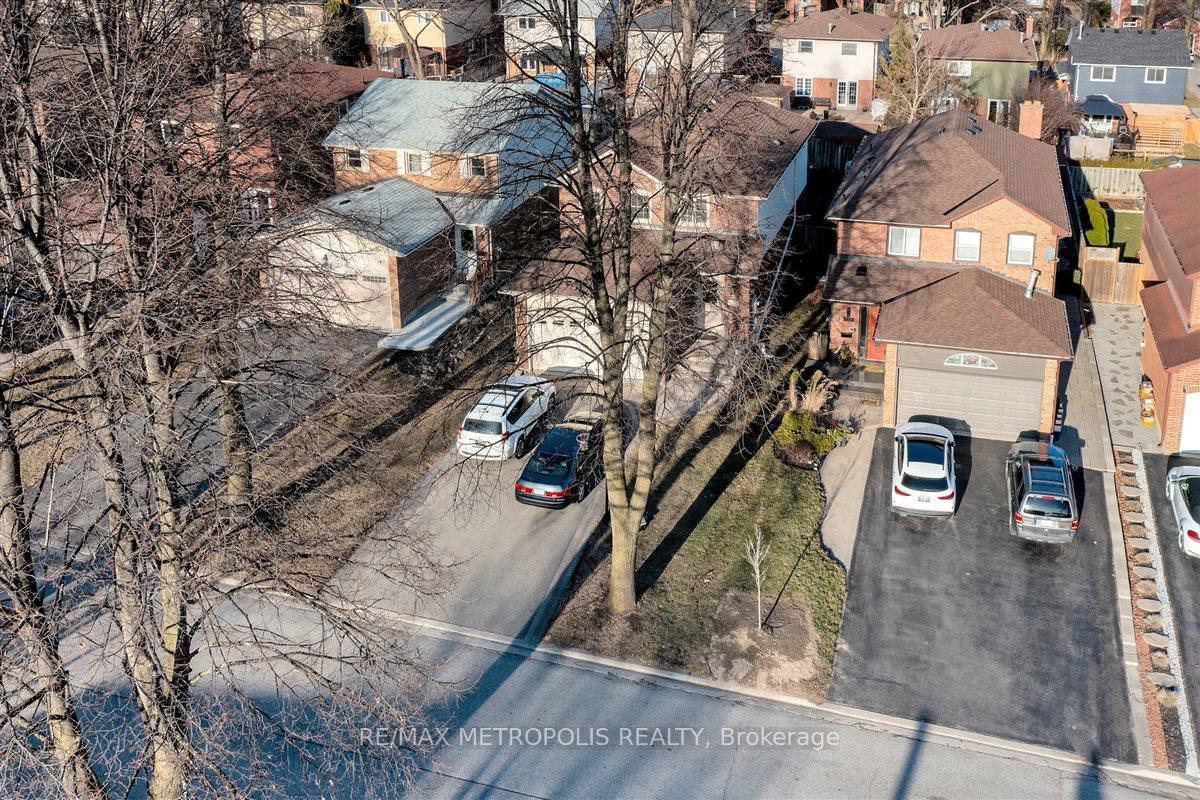 Photo 5 of 1125 Cedarcroft Crescent, Pickering, Liverpool — HOMEH