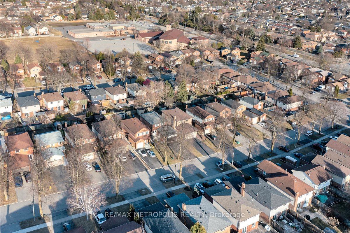 Photo 14 of 1125 Cedarcroft Crescent, Pickering, Liverpool — HOMEH