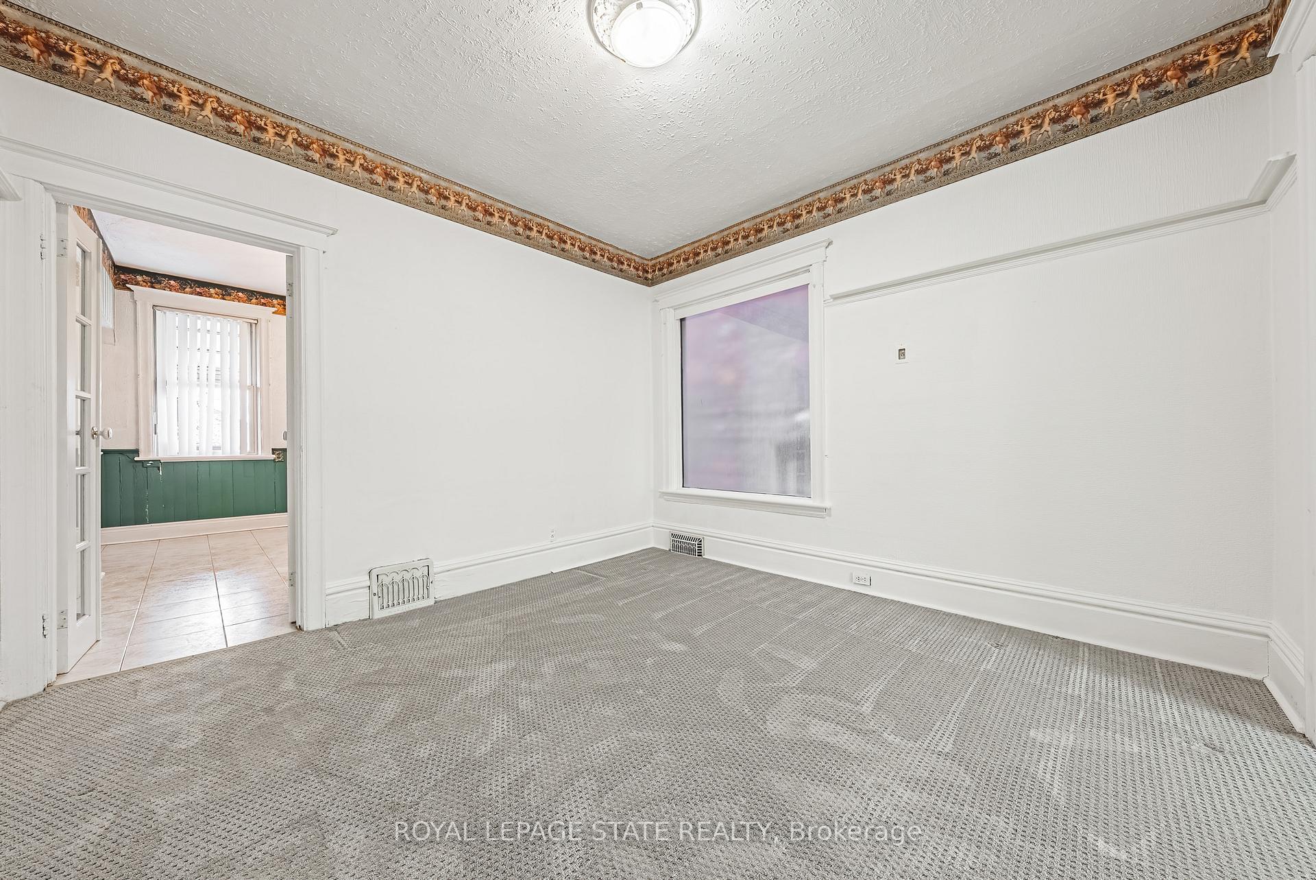 Photo 4 of 32 Sherman Avenue N, Hamilton, Gibson — HOMEH