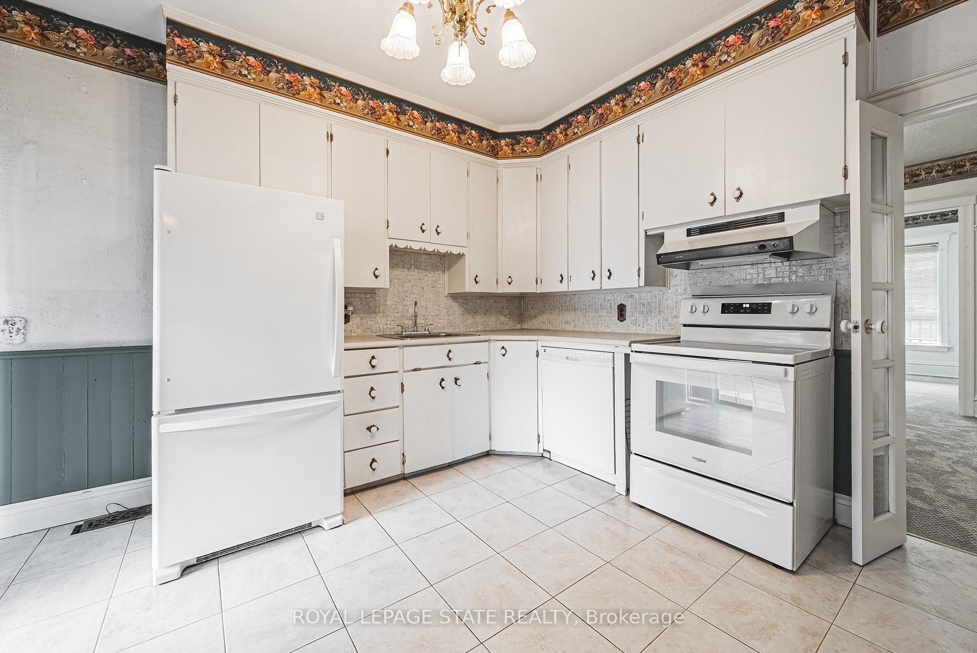 Photo 9 of 32 Sherman Avenue N, Hamilton, Gibson — HOMEH