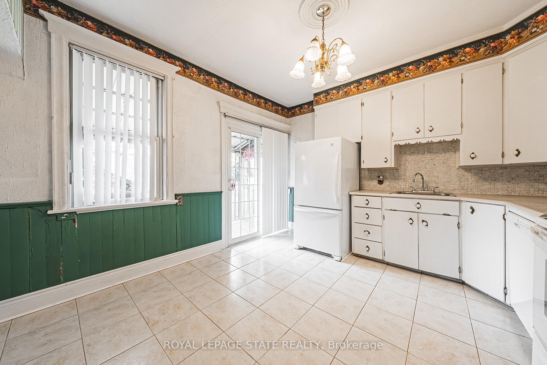Photo 2 of 32 Sherman Avenue N, Hamilton, Gibson — HOMEH
