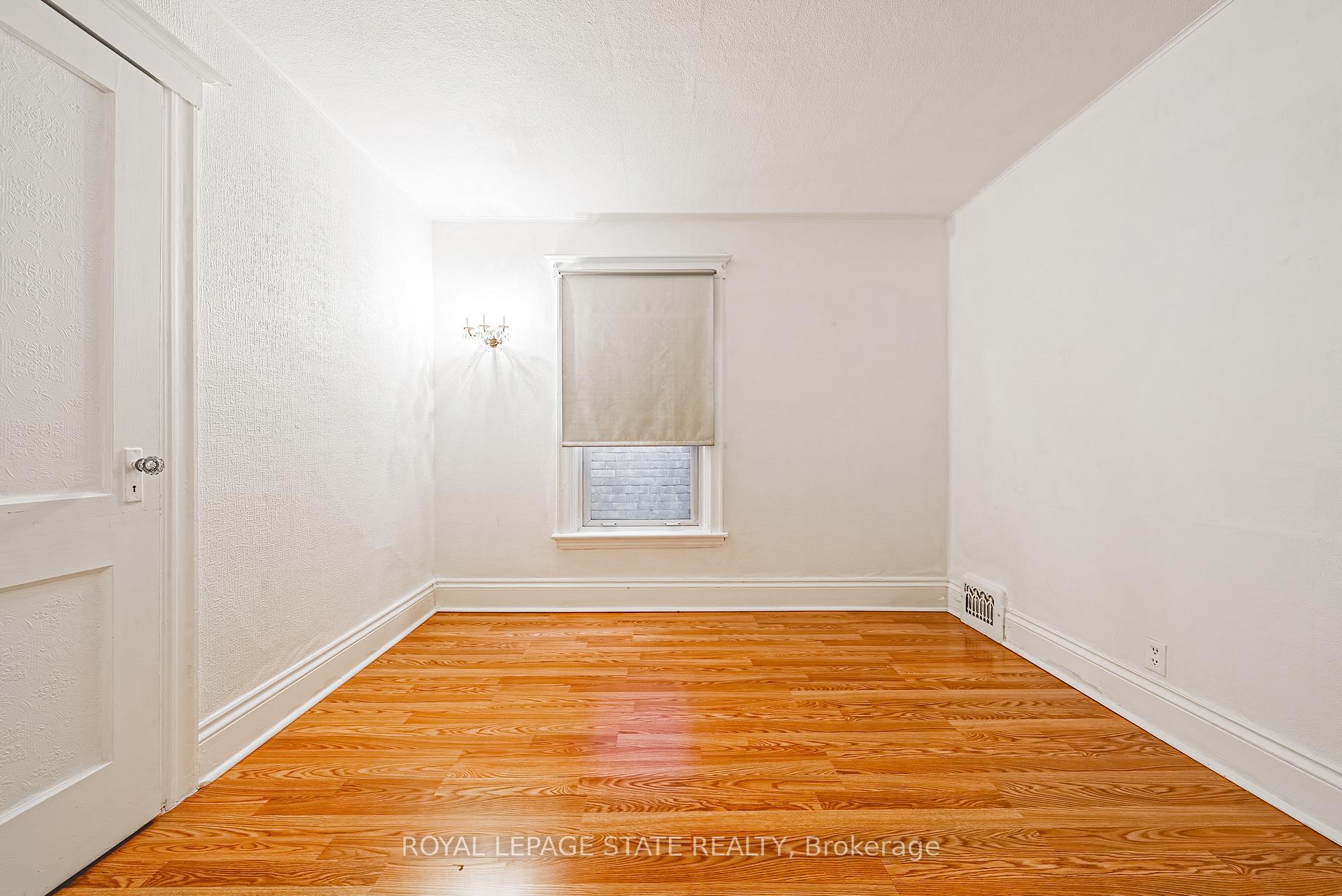 Photo 11 of 32 Sherman Avenue N, Hamilton, Gibson — HOMEH