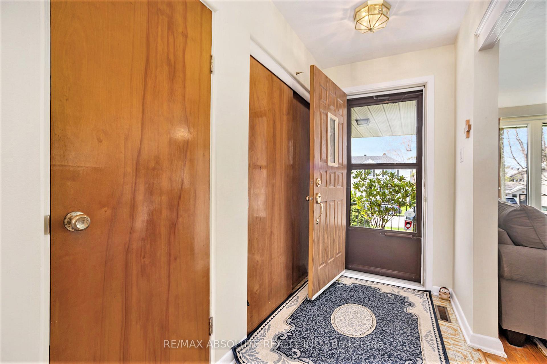 Photo 2 of 969 Hare Avenue, Ottawa, McKellar Heights/Glabar Park — HOMEH