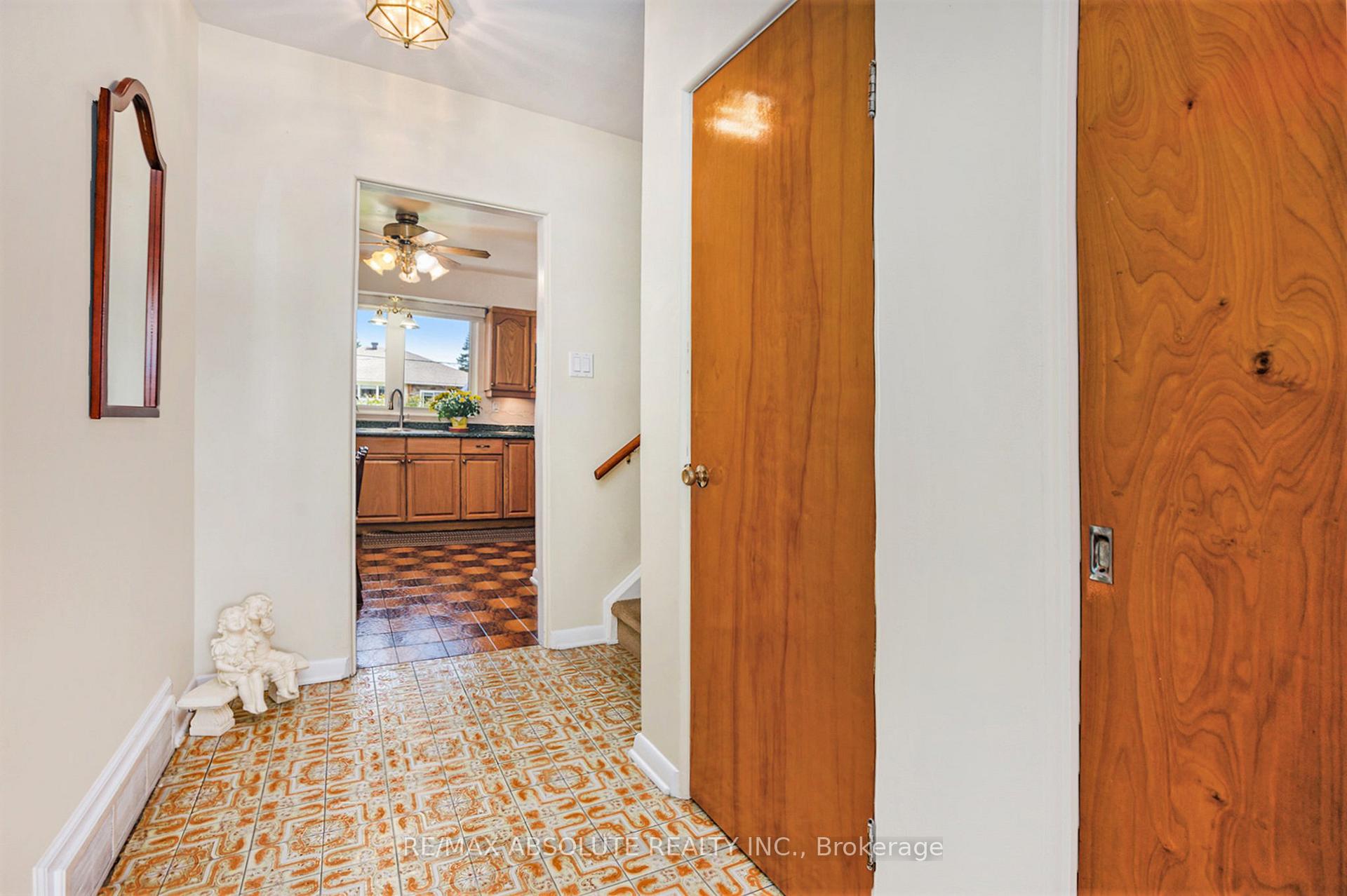 Photo 3 of 969 Hare Avenue, Ottawa, McKellar Heights/Glabar Park — HOMEH