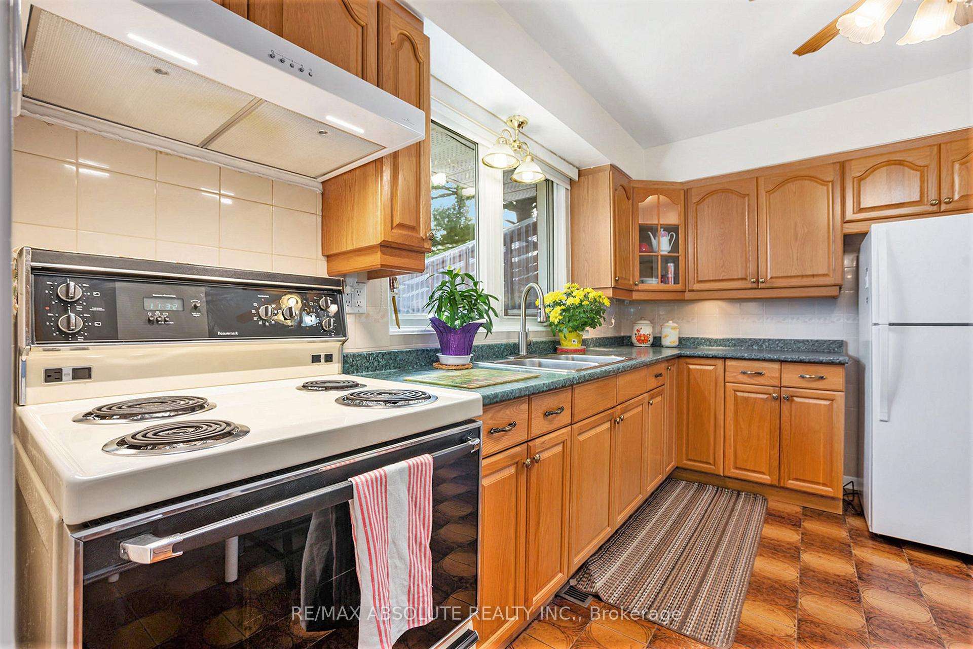 Photo 11 of 969 Hare Avenue, Ottawa, McKellar Heights/Glabar Park — HOMEH
