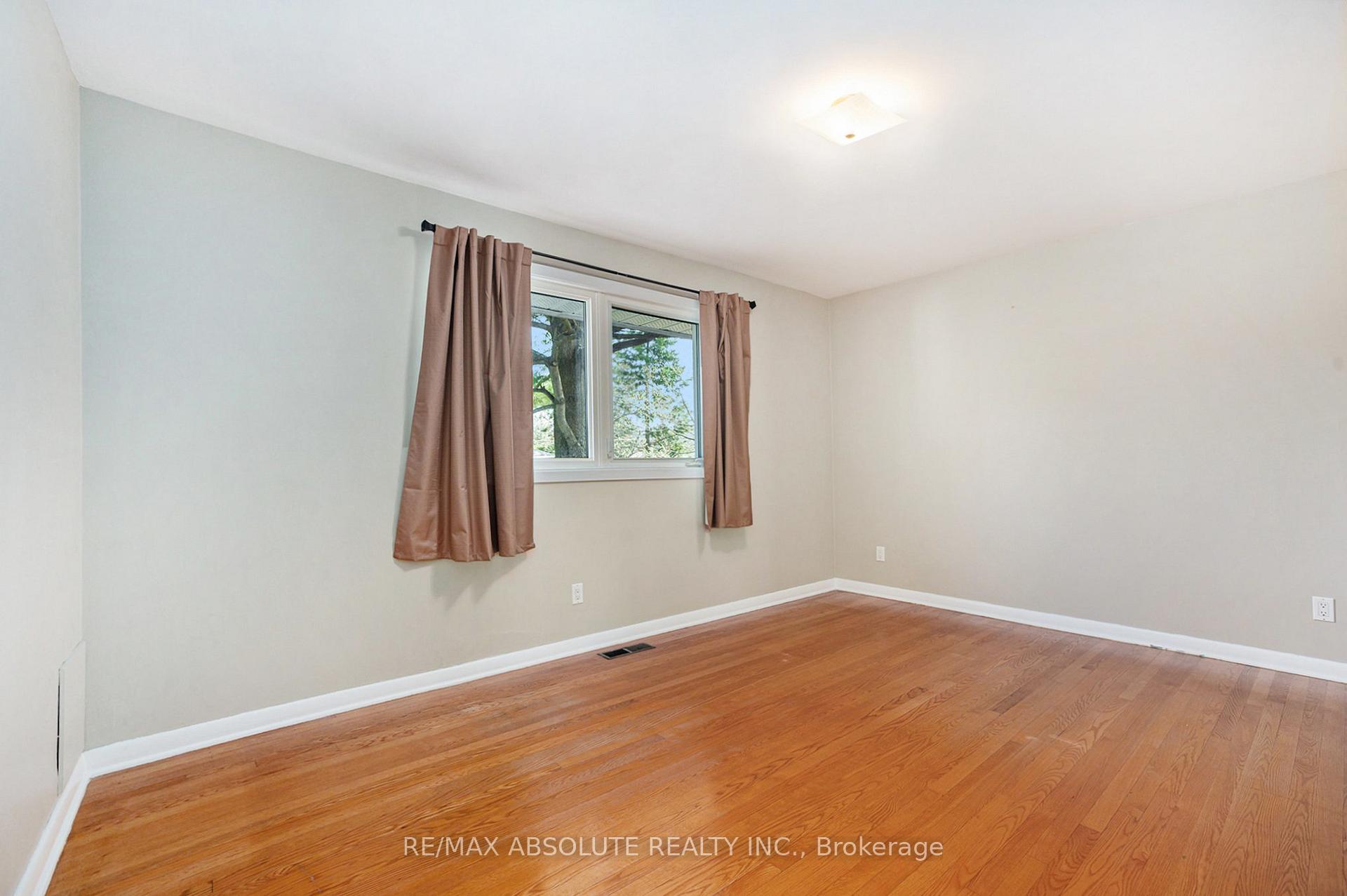 Photo 13 of 969 Hare Avenue, Ottawa, McKellar Heights/Glabar Park — HOMEH