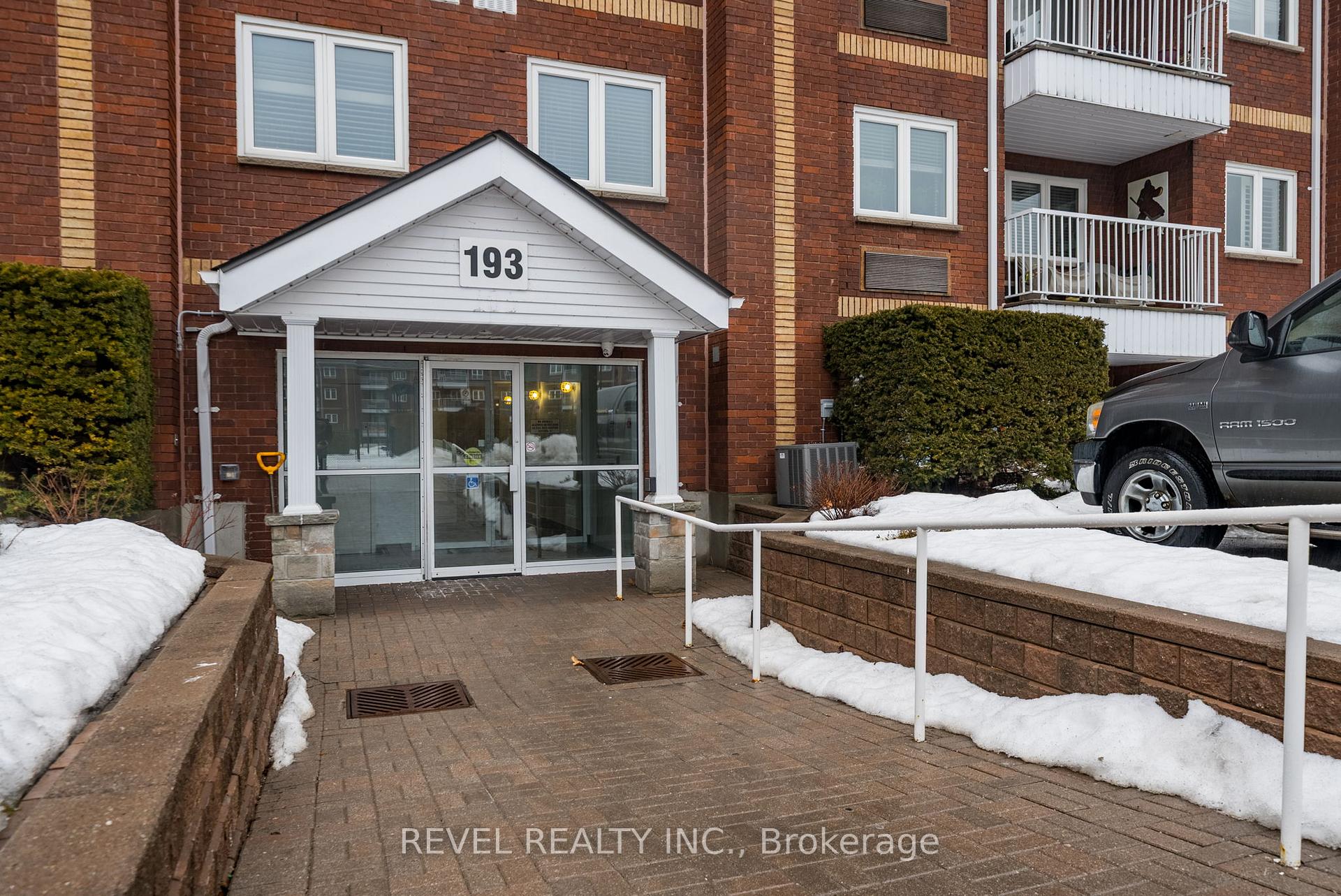 Front of Unit 309, 193 Lake Driveway Drive W