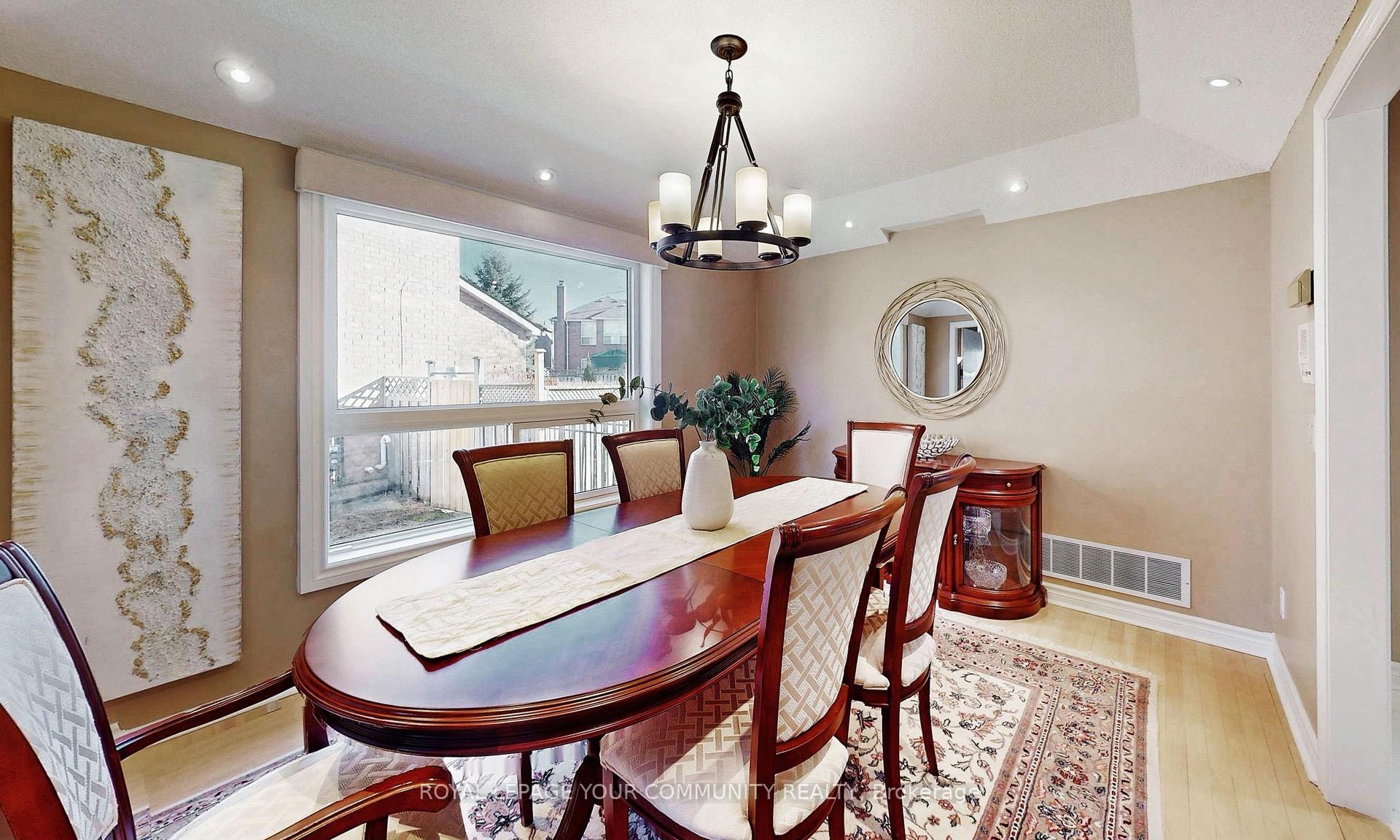 Photo 17 of 41 Rachewood Court, Aurora, Aurora Highlands — HOMEH