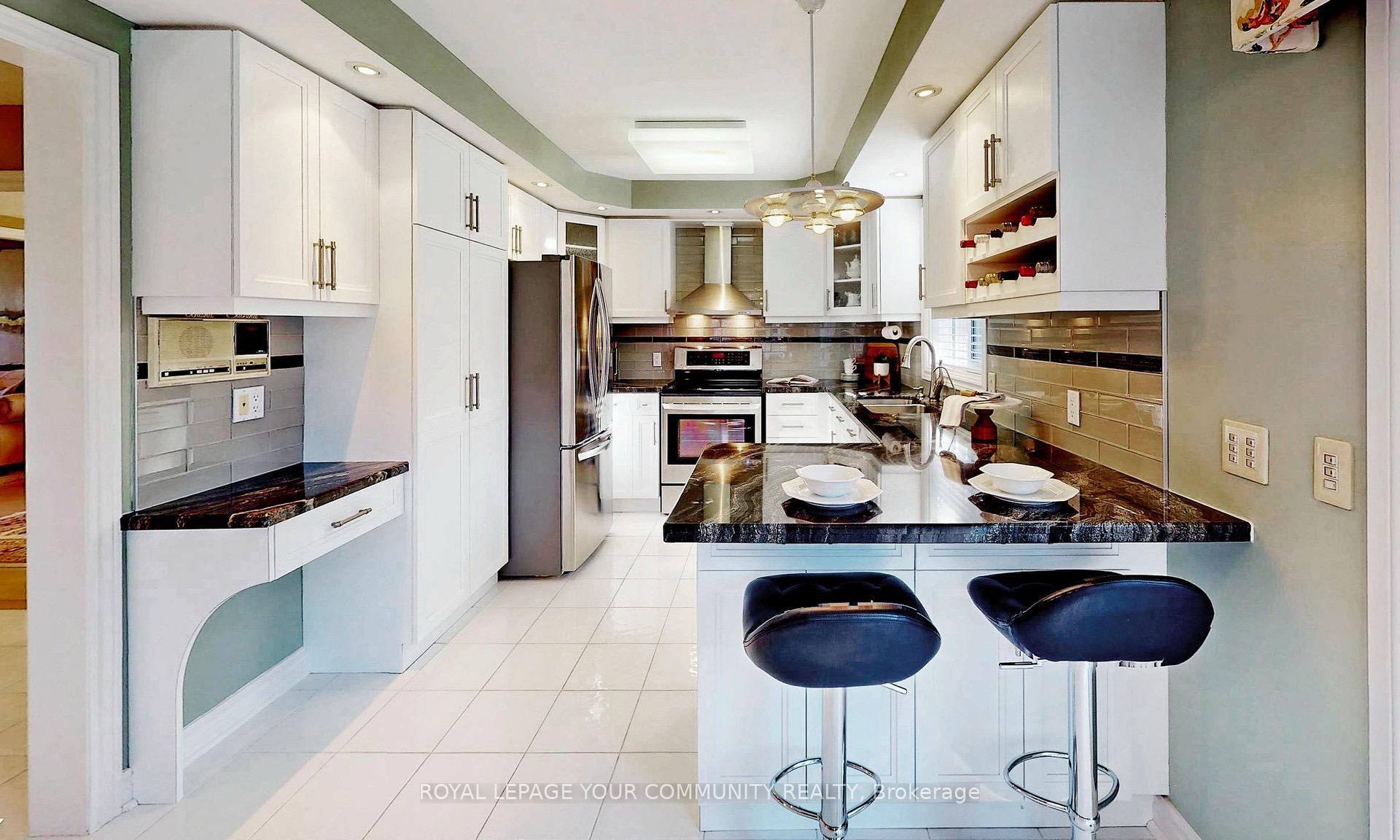 Photo 12 of 41 Rachewood Court, Aurora, Aurora Highlands — HOMEH