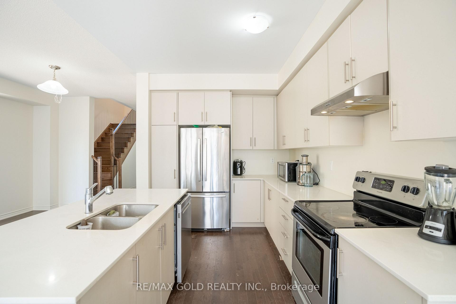 Photo 2 of 136 Shepherd Drive, Barrie, Rural Barrie Southeast — HOMEH