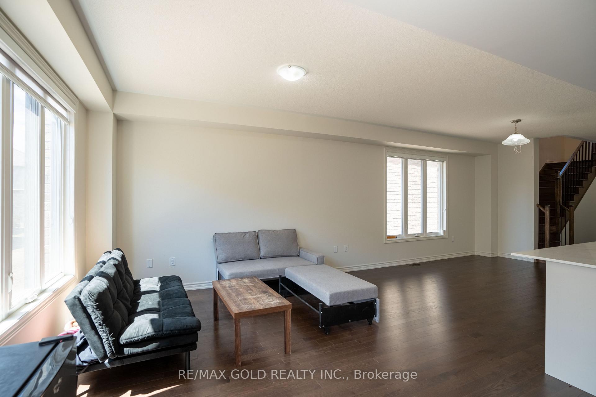 Photo 16 of 136 Shepherd Drive, Barrie, Rural Barrie Southeast — HOMEH