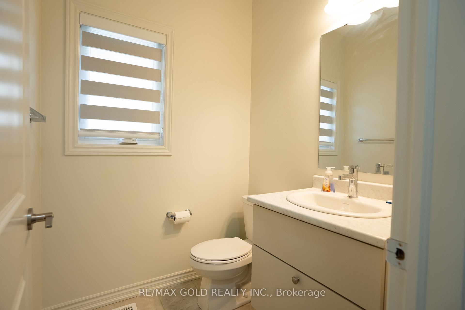 Photo 10 of 136 Shepherd Drive, Barrie, Rural Barrie Southeast — HOMEH