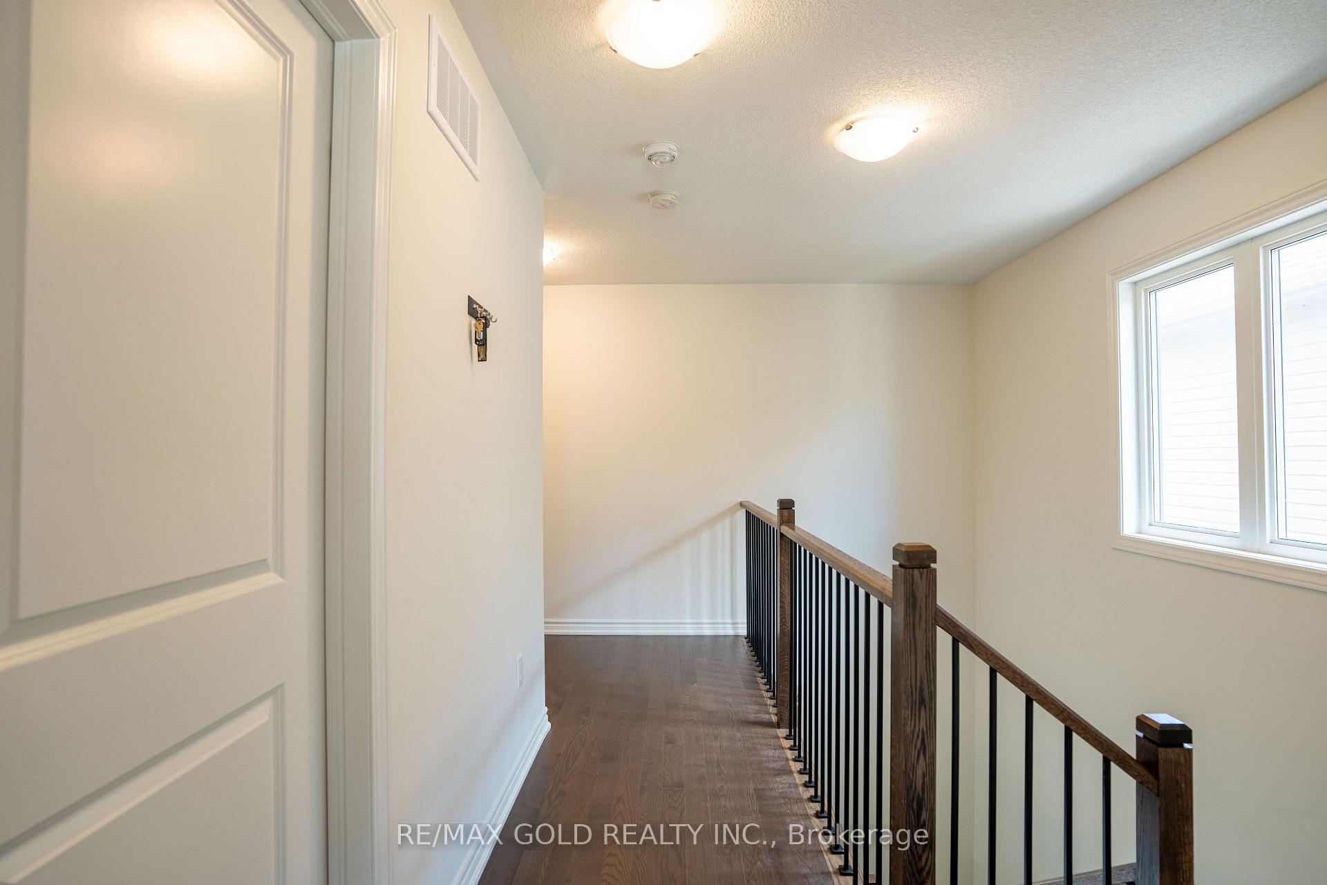 Photo 14 of 136 Shepherd Drive, Barrie, Rural Barrie Southeast — HOMEH