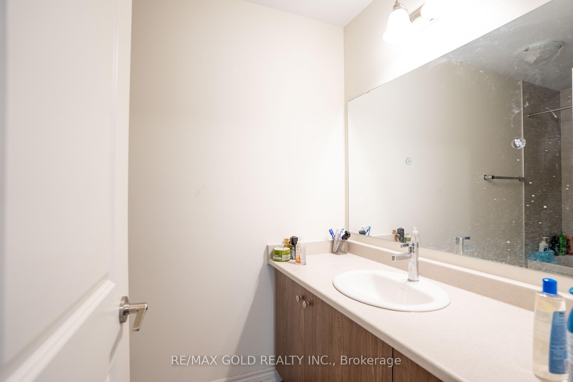 Photo 12 of 136 Shepherd Drive, Barrie, Rural Barrie Southeast — HOMEH
