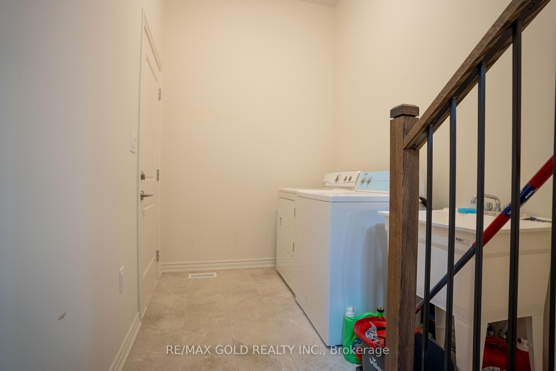 Photo 21 of 136 Shepherd Drive, Barrie, Rural Barrie Southeast — HOMEH