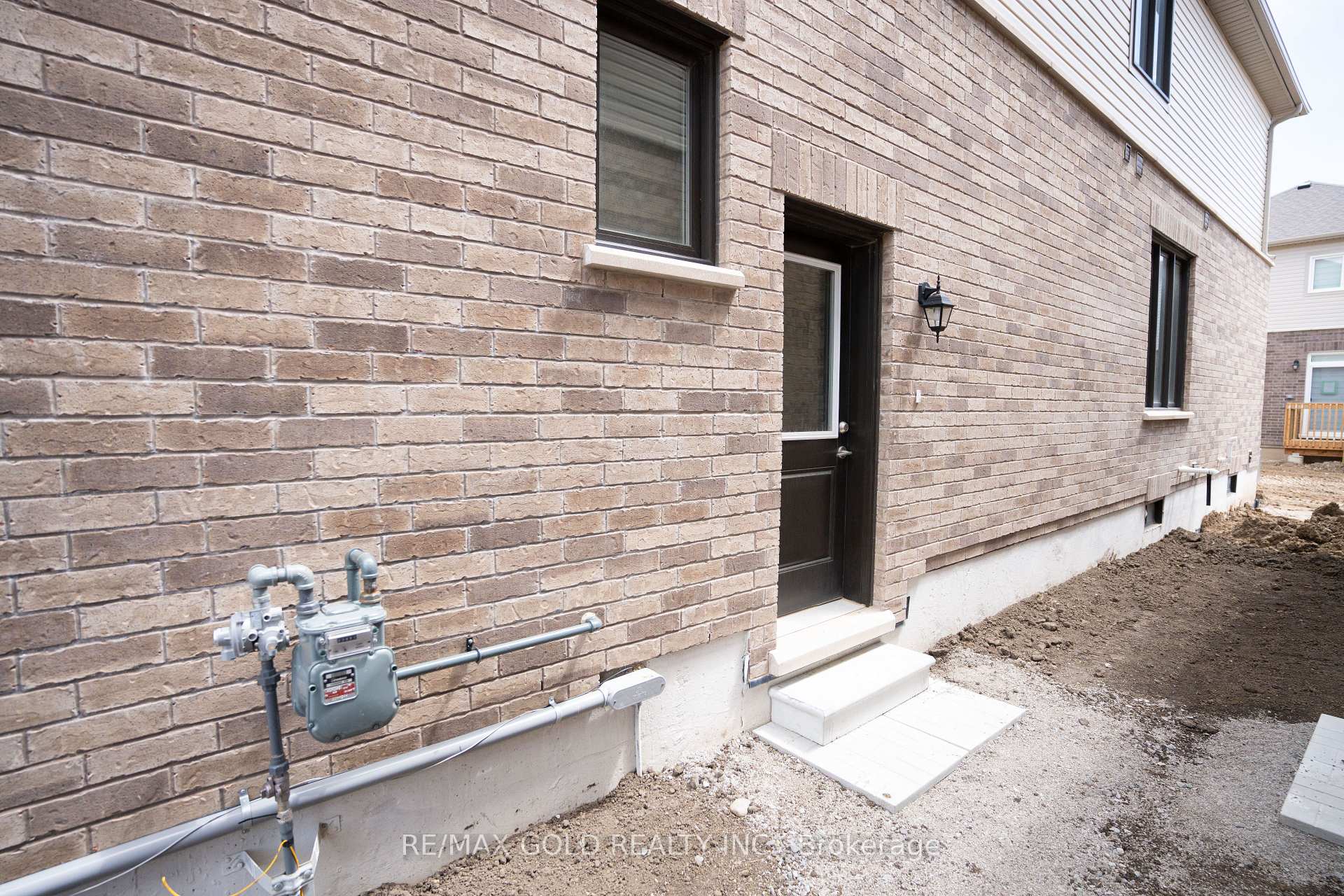 Photo 23 of 136 Shepherd Drive, Barrie, Rural Barrie Southeast — HOMEH