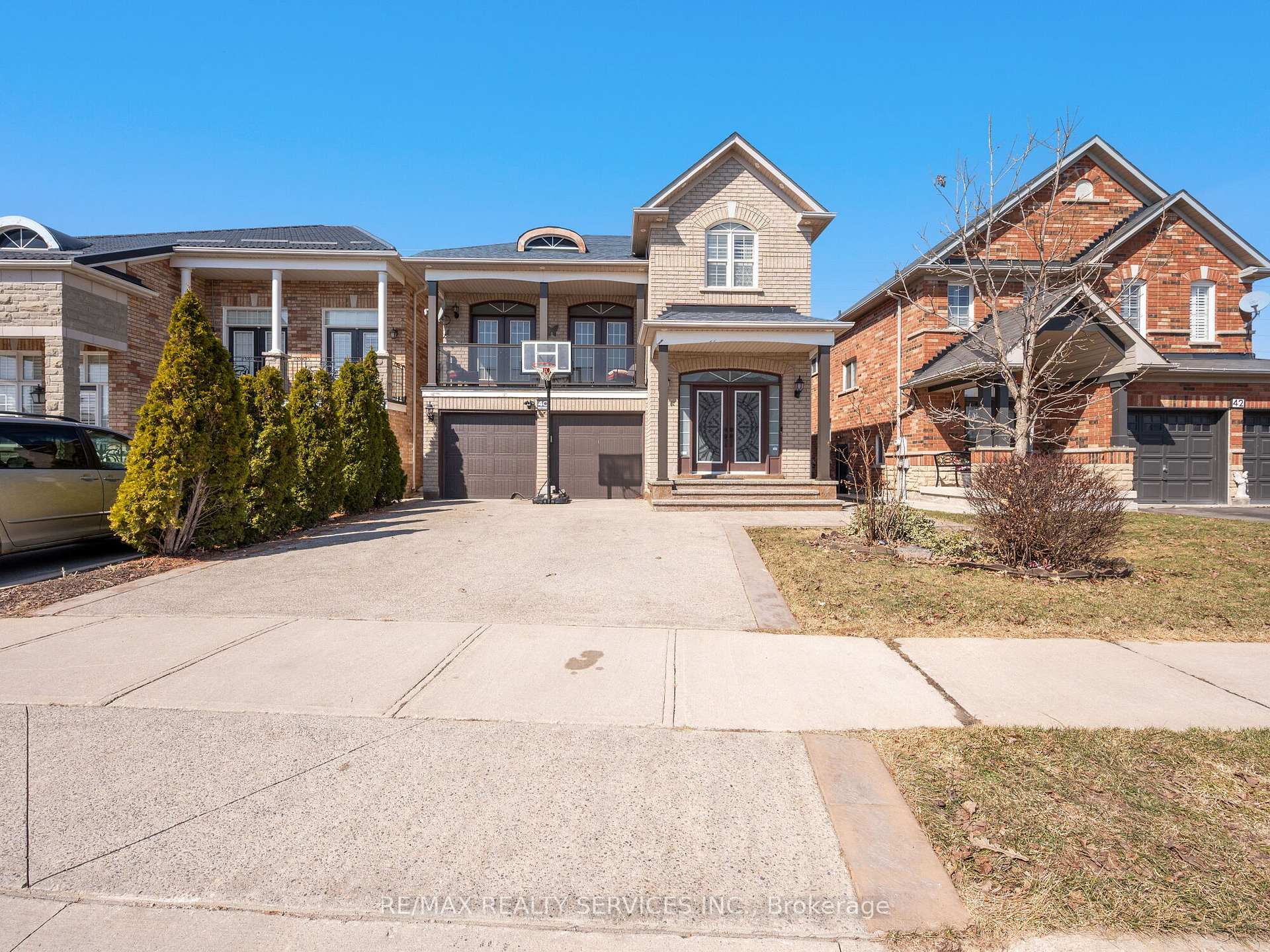 Photo 1 of 40 Mistycreek Crescent, Brampton, Fletcher's Meadow — HOMEH