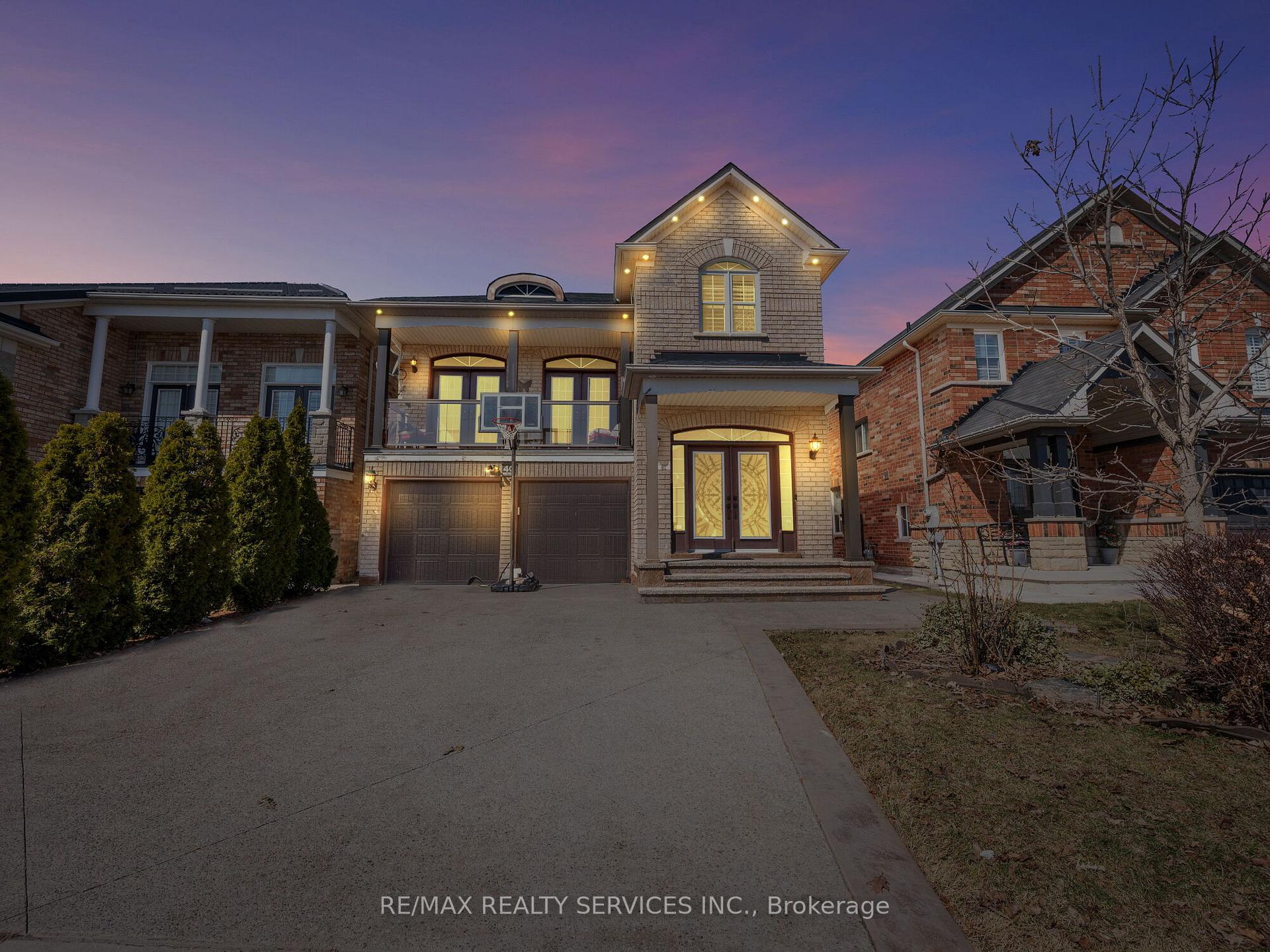 Photo 4 of 40 Mistycreek Crescent, Brampton, Fletcher's Meadow — HOMEH