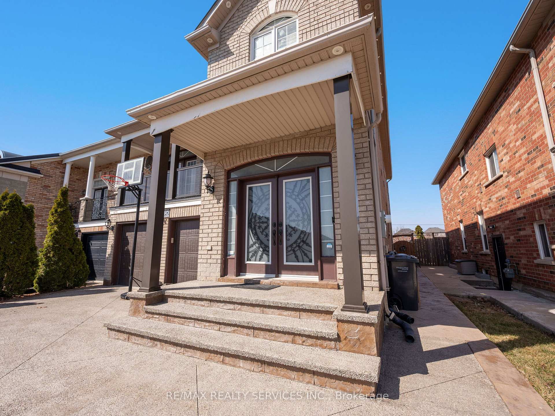 Photo 6 of 40 Mistycreek Crescent, Brampton, Fletcher's Meadow — HOMEH