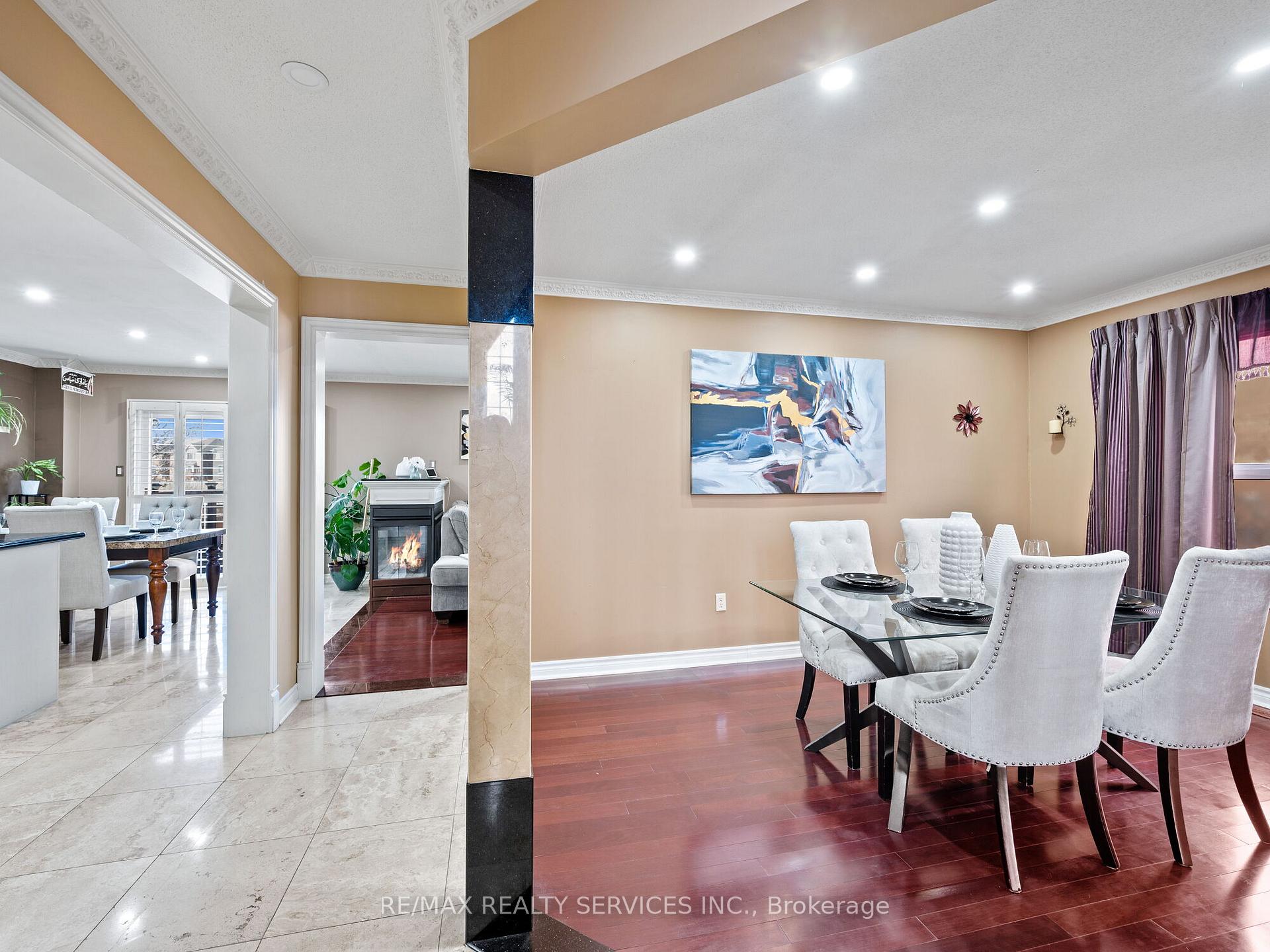 Photo 7 of 40 Mistycreek Crescent, Brampton, Fletcher's Meadow — HOMEH