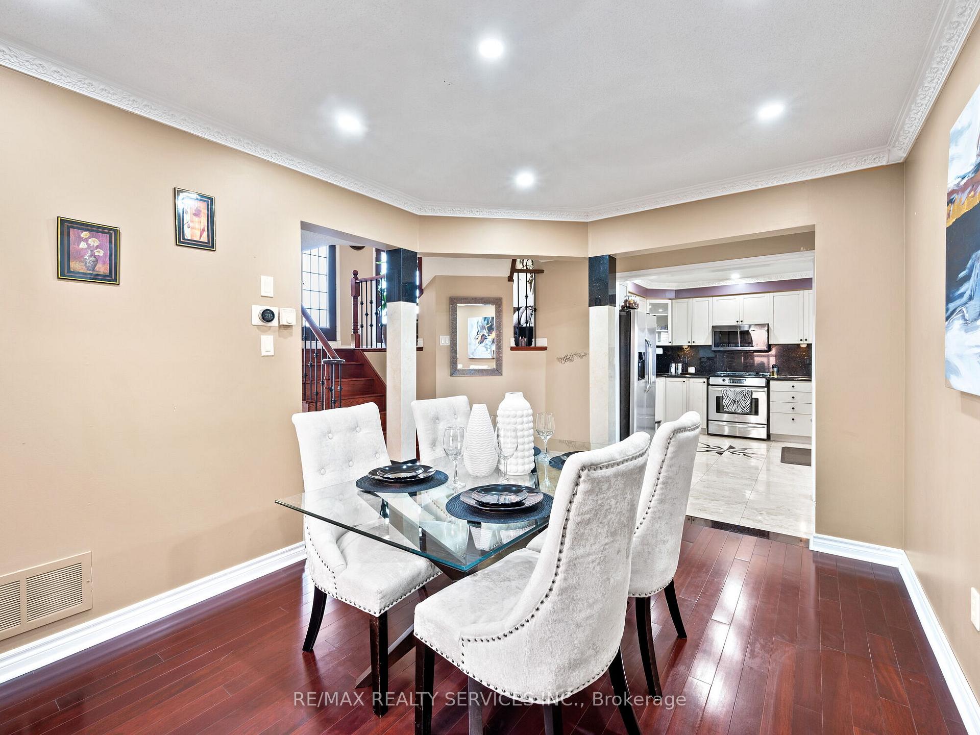 Photo 9 of 40 Mistycreek Crescent, Brampton, Fletcher's Meadow — HOMEH