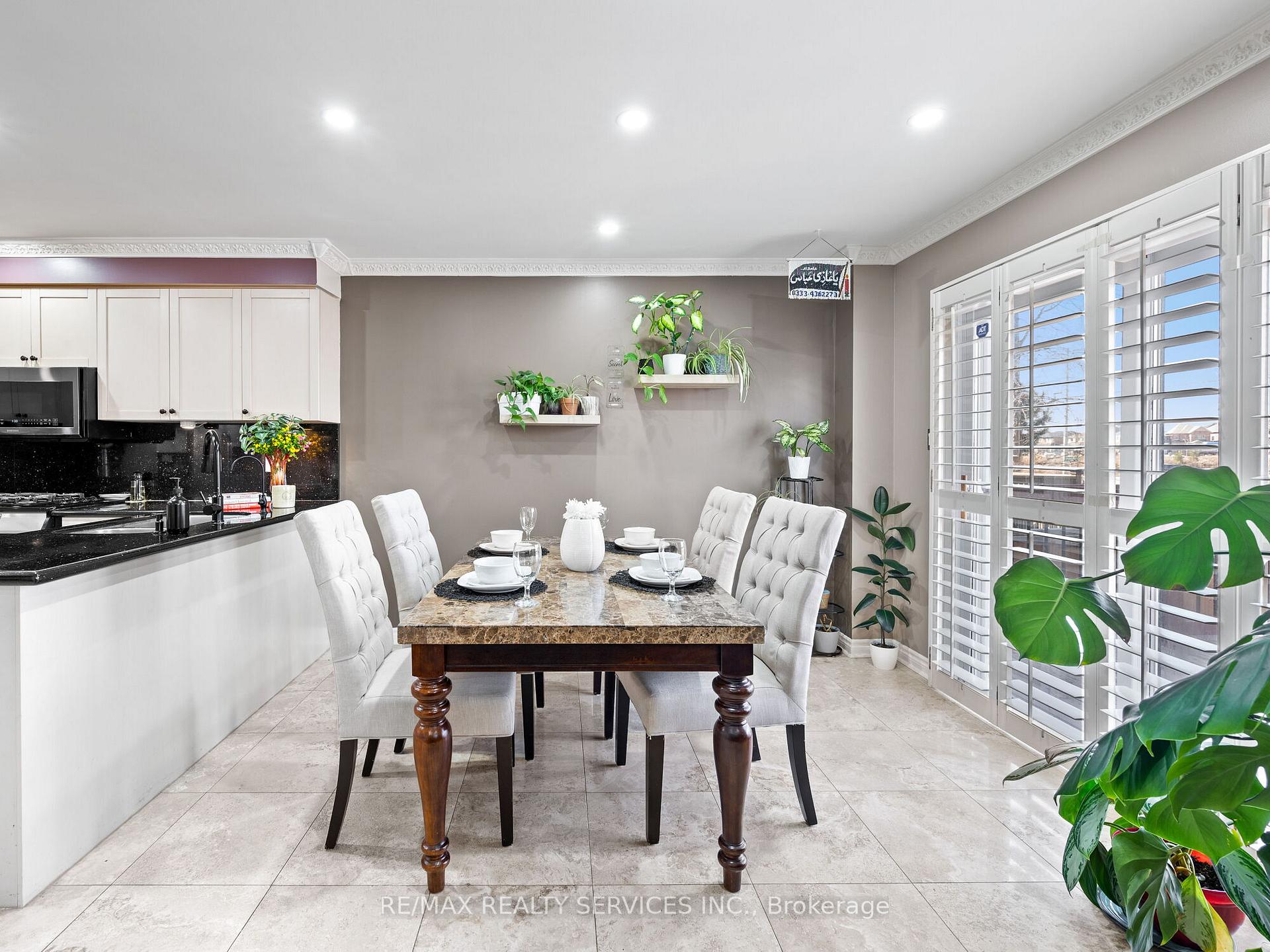 Photo 11 of 40 Mistycreek Crescent, Brampton, Fletcher's Meadow — HOMEH