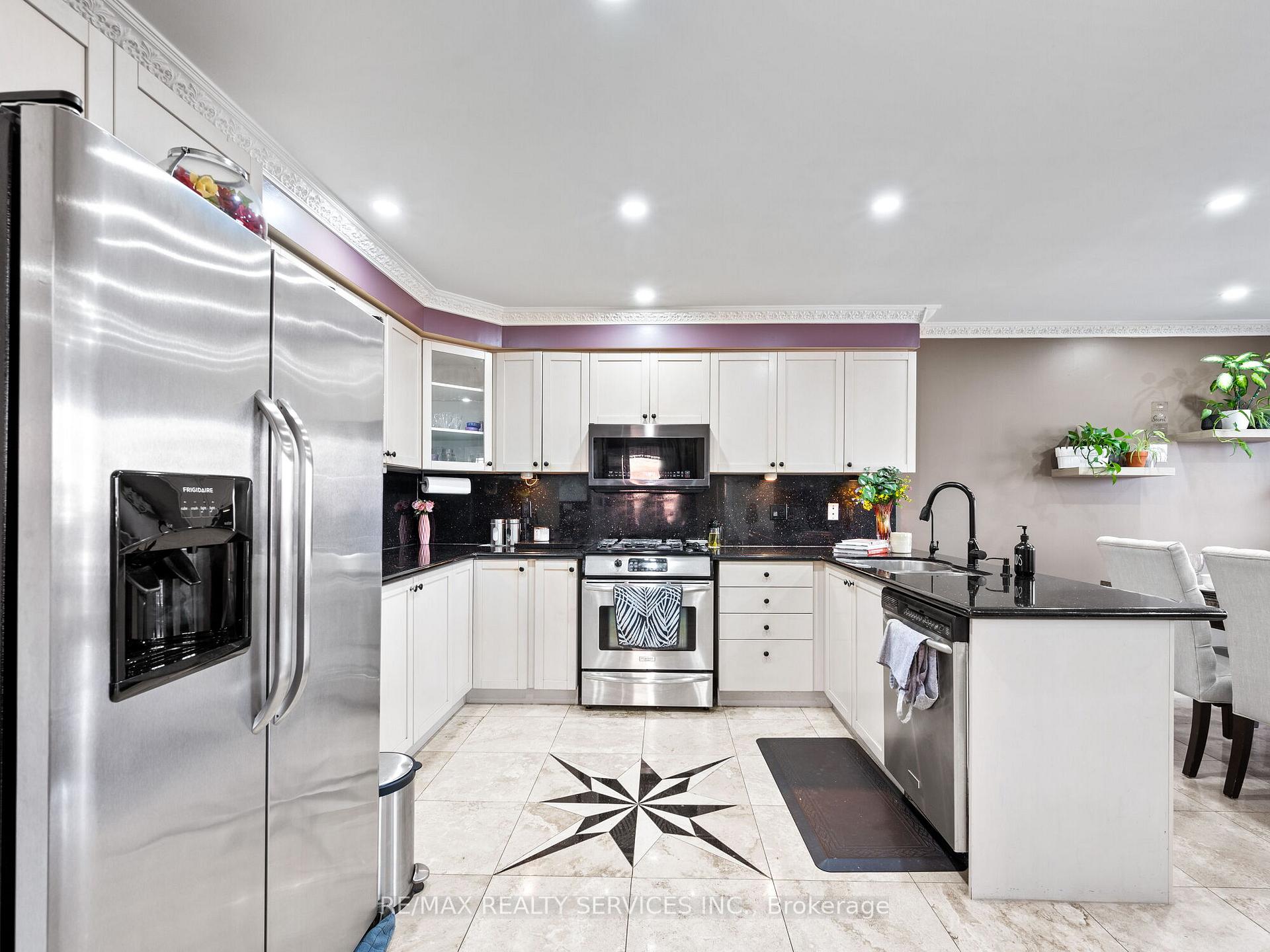 Photo 26 of 40 Mistycreek Crescent, Brampton, Fletcher's Meadow — HOMEH